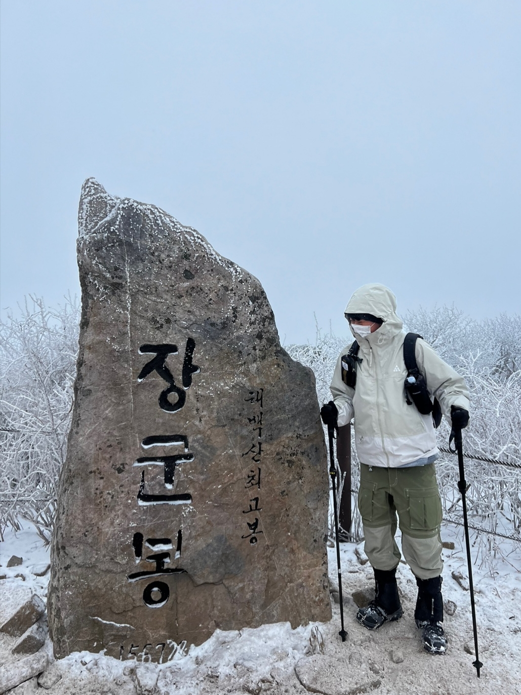 Nike ACG Smith Summit Cargo Pants Medium Olive - Asia, Nike NRG ACG Cuffed Beanie Black 착용 스타일 - 2