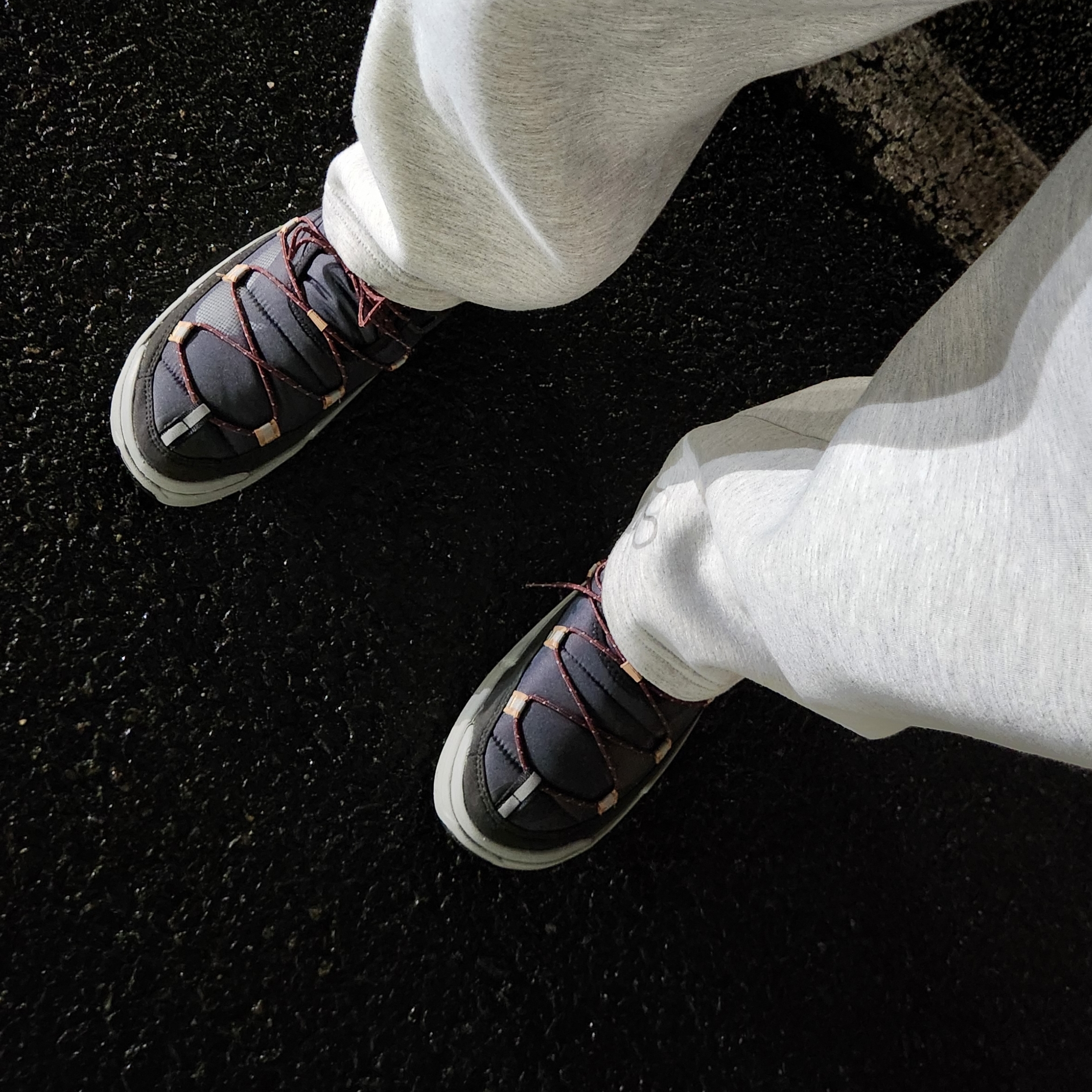 Nike Offline Pack Black Anthracite 착용 스타일