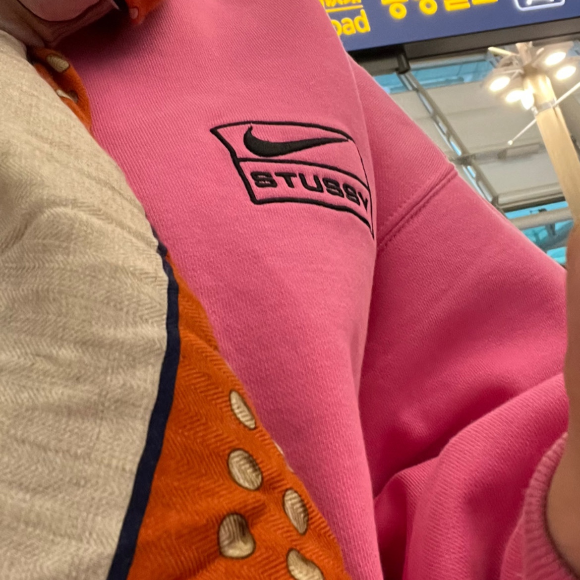 Nike x Stussy NRG Washed Fleece Crewneck Lotus PInk 착용 스타일 - 3
