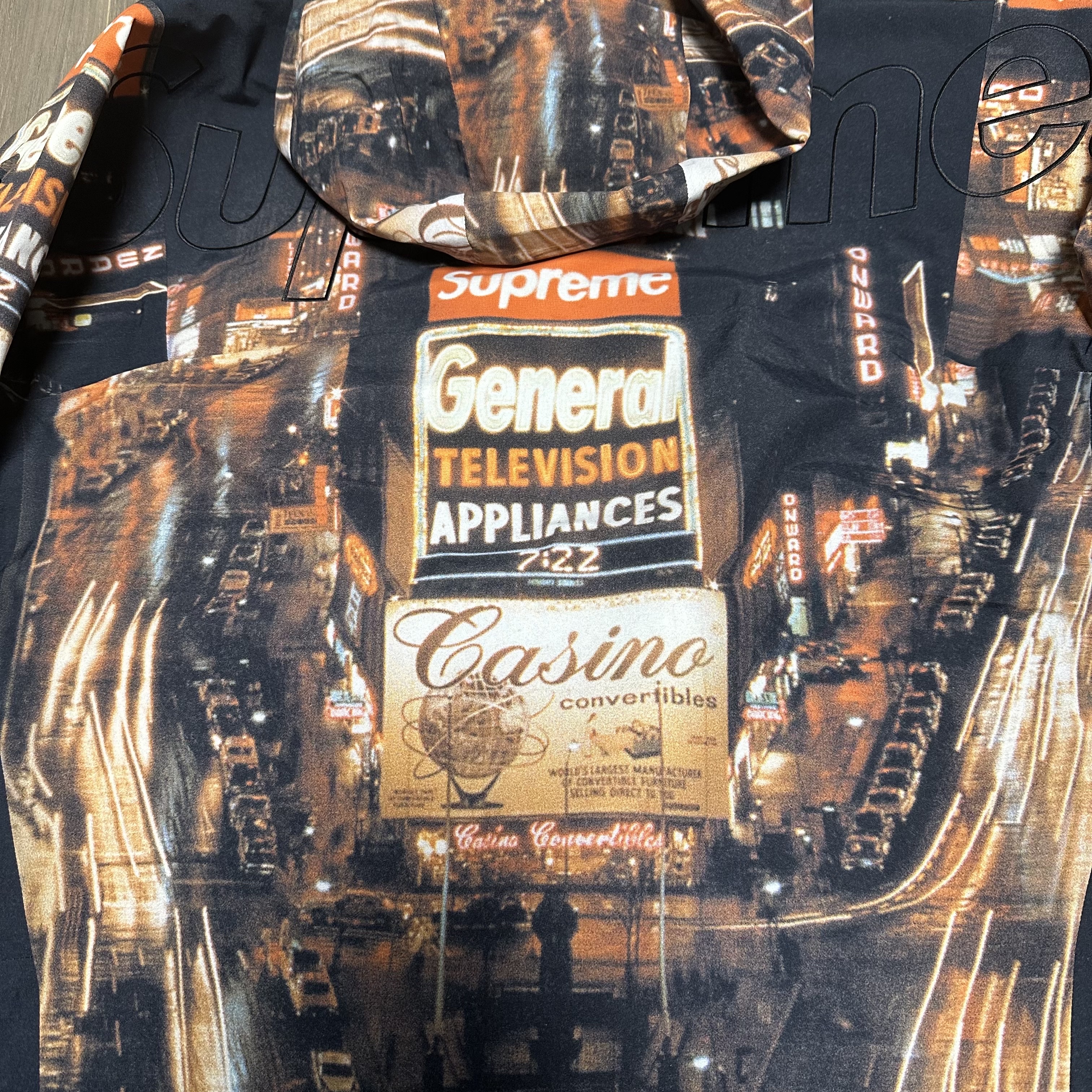 Supreme x The North Face Taped Seam Shell Jacket Times Square - 22FW 착용 스타일 - 5