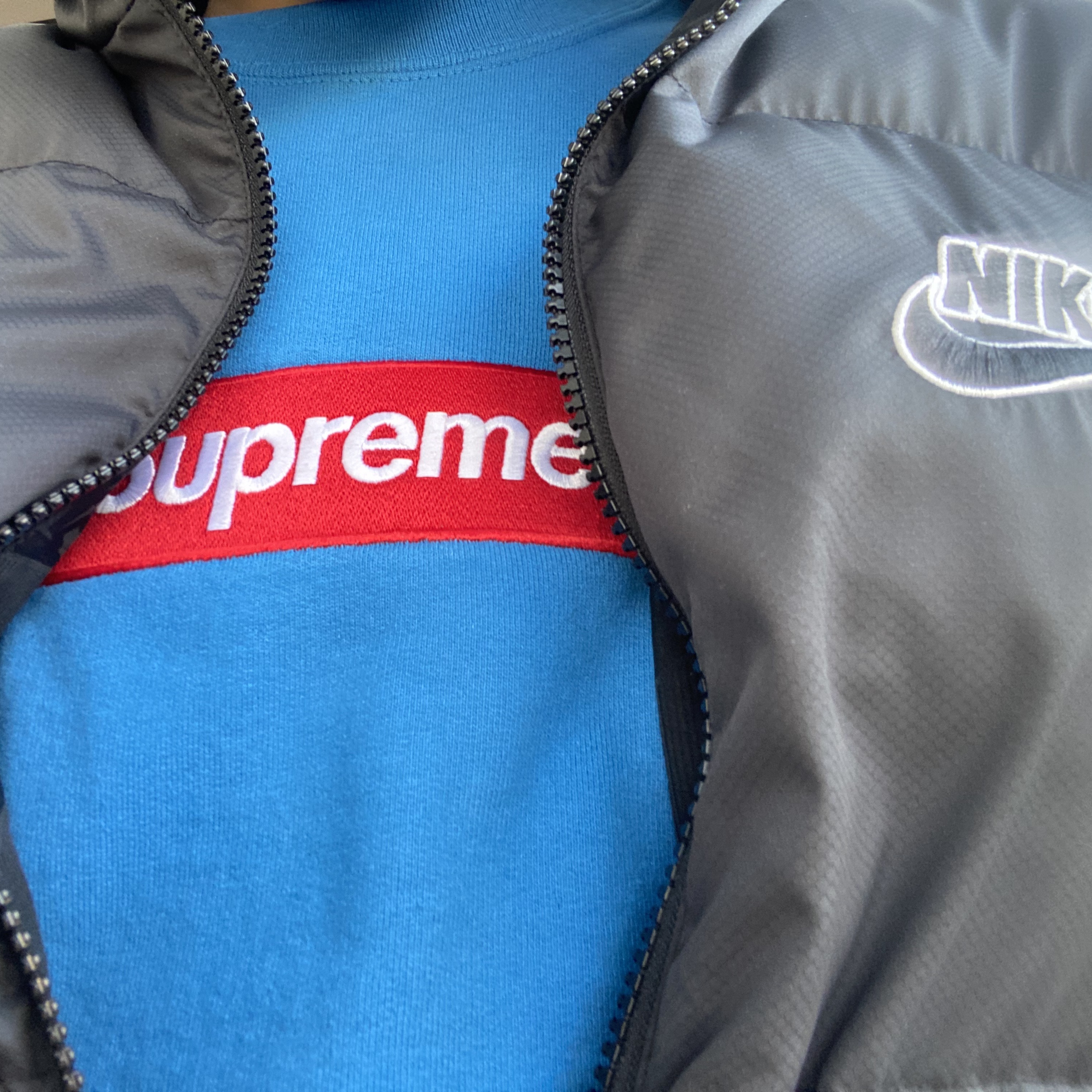 Supreme Box Logo Crewneck Blue - 22FW, Supreme x Nike Reversible Puffy Jacket Black - 21SS 착용 스타일