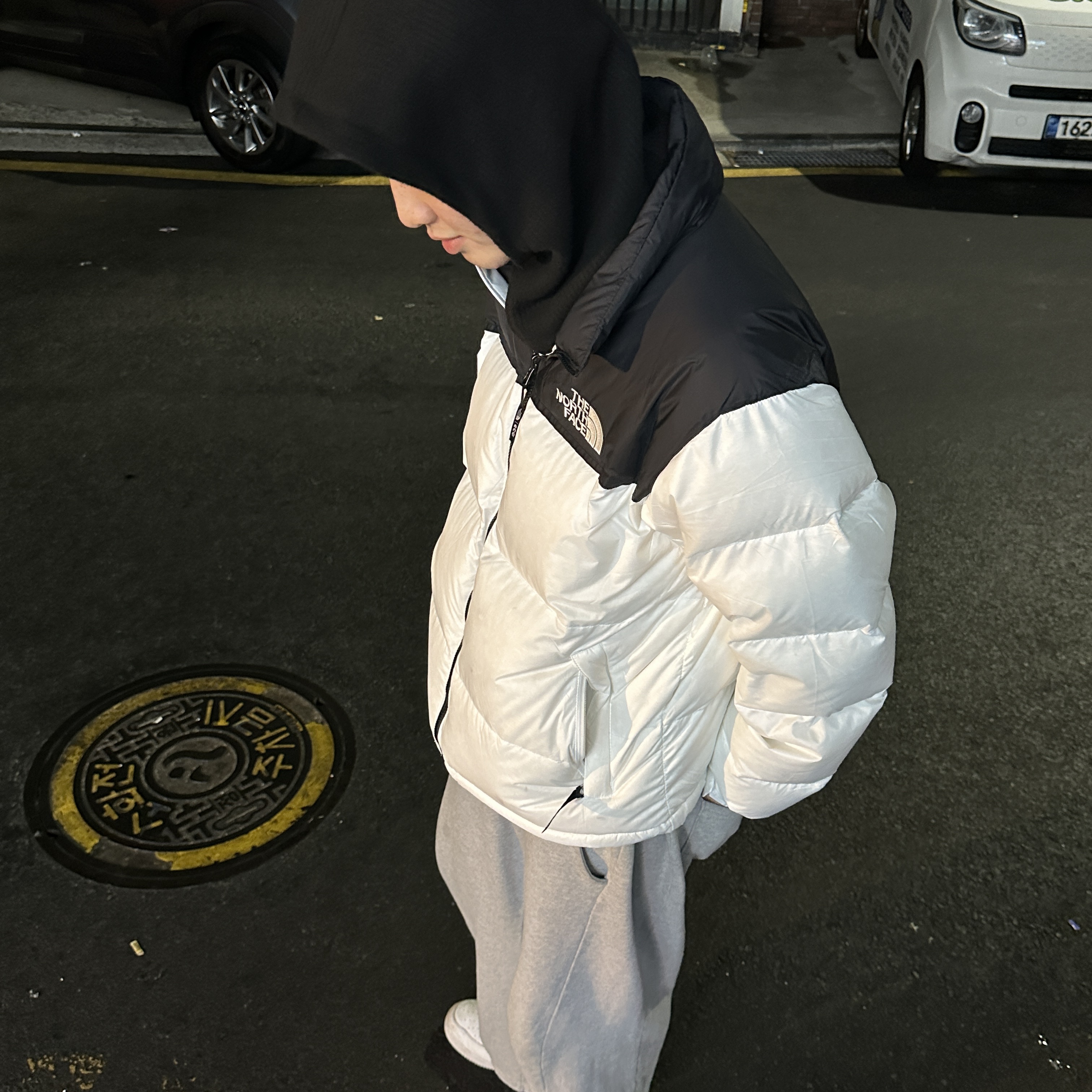 The North Face 1996 Eco Nuptse Jacket White, Nike Air Force 1 '07 Low White 착용 스타일 - 1