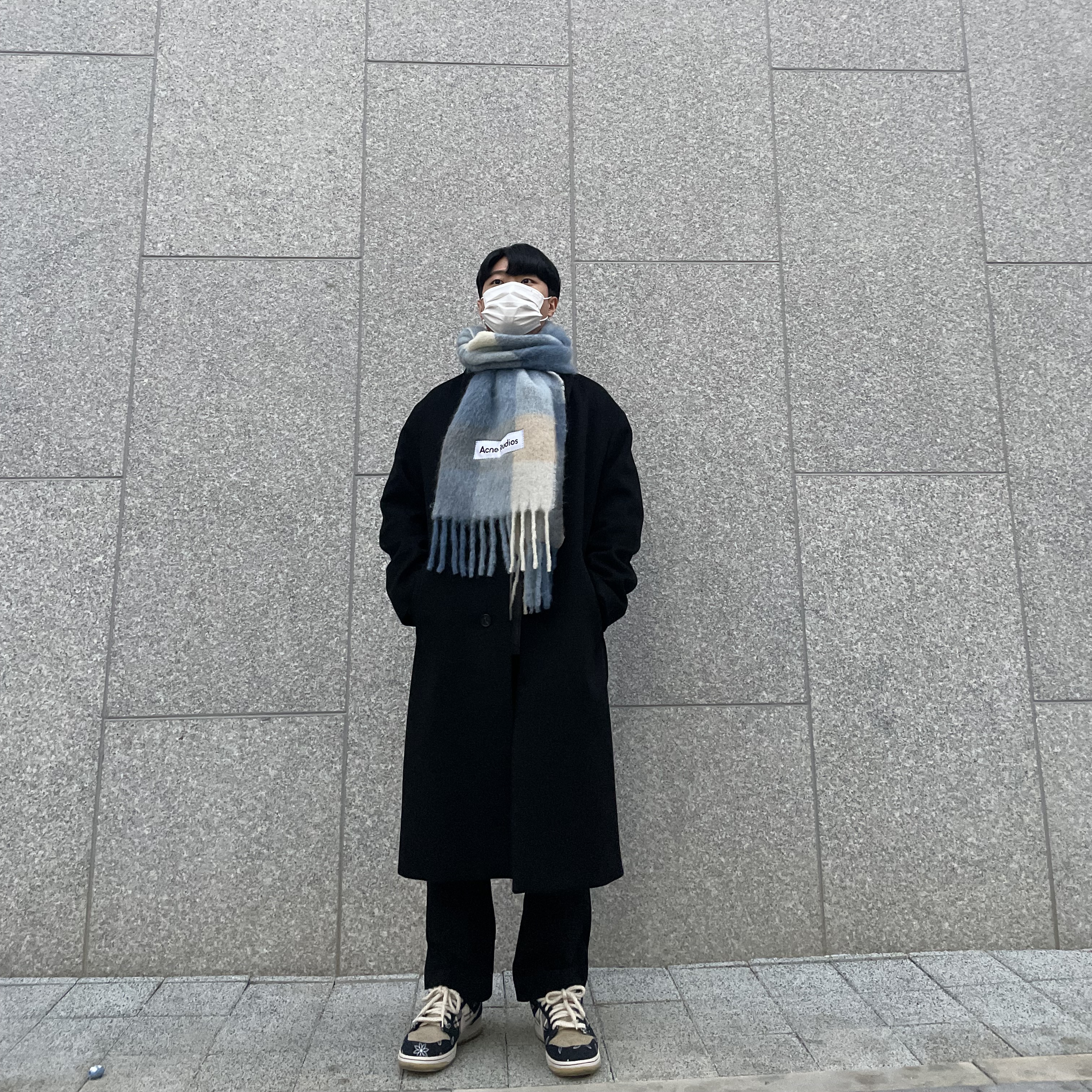 Nike x Travis Scott SB Dunk Low, Acne Studios Mohair Check Muffler Pastel Blue Beige 착용 스타일