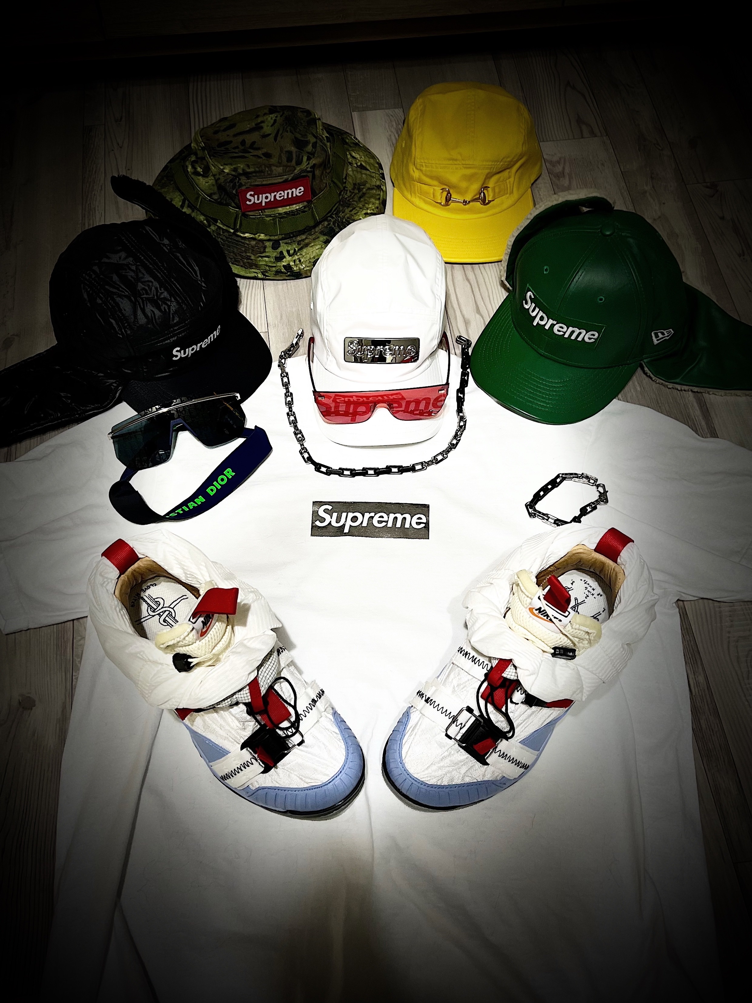 Supreme Military Boonie Olive Prym1 Camo - 22SS, Supreme Leather Earflap Box Logo New Era Green - 22FW 착용 스타일 - 1