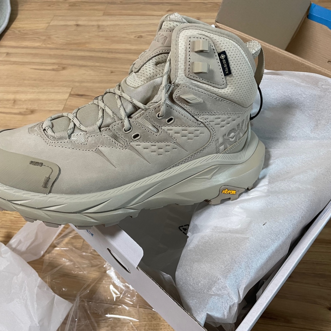 Hoka Kaha 2 Gore-Tex Oxford Tan 착용 스타일 - 1