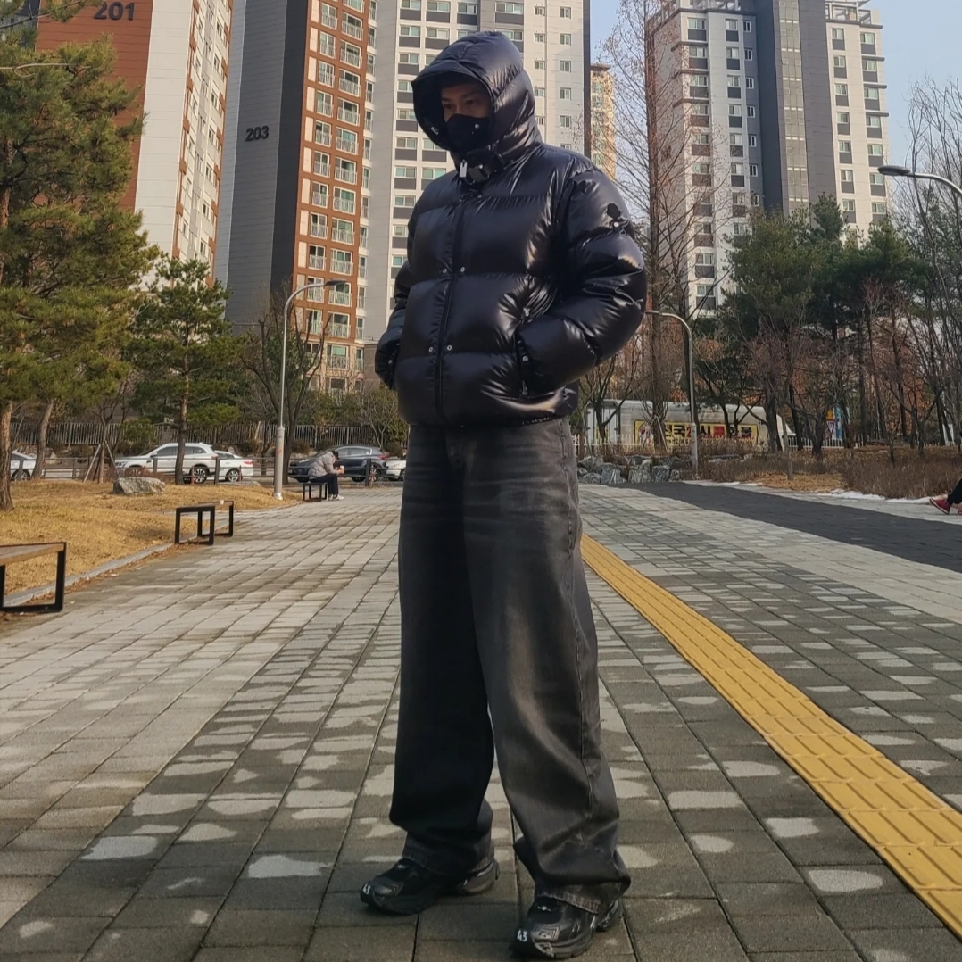 Moncler x 1017 Alyx 9SM Almondy Short Down Jacket Shiny Black - 22FW 착용 스타일 - 2