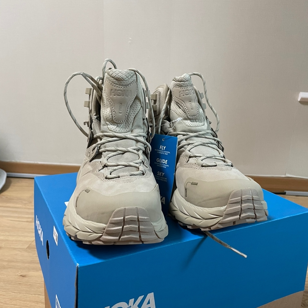 Hoka Kaha 2 Gore-Tex Oxford Tan 착용 스타일 - 2