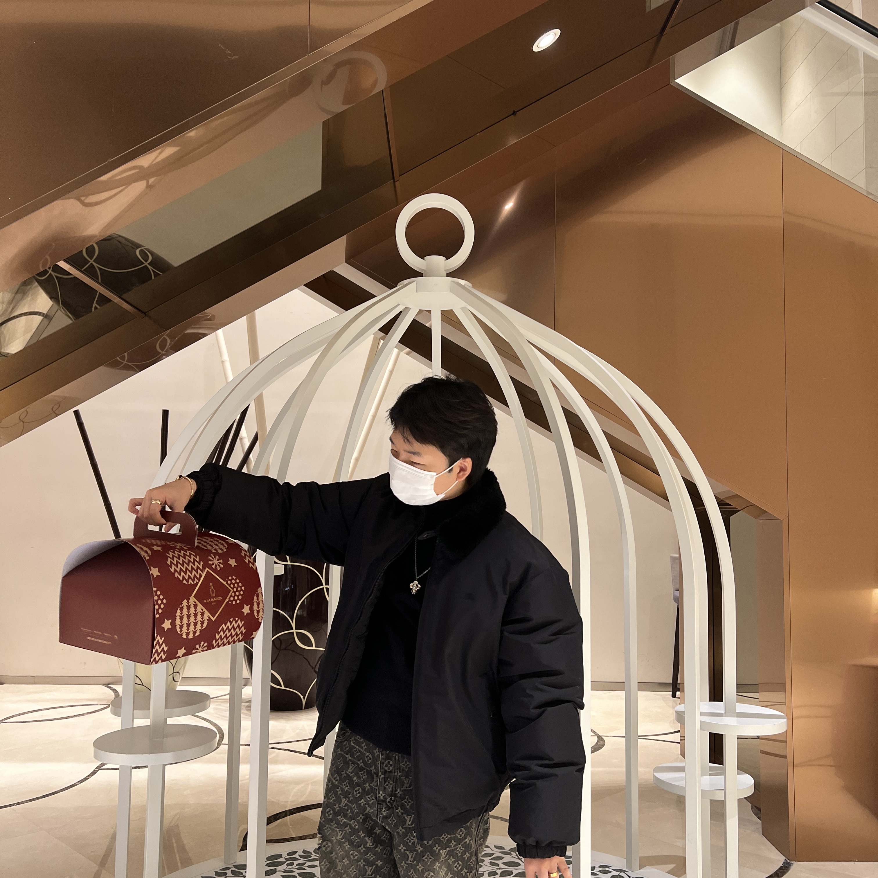 Supreme x Burberry Shearling Collar Down Puffer Jacket Black - 22SS, Louis Vuitton Baggy Denim Pants Black 착용 스타일 - 1