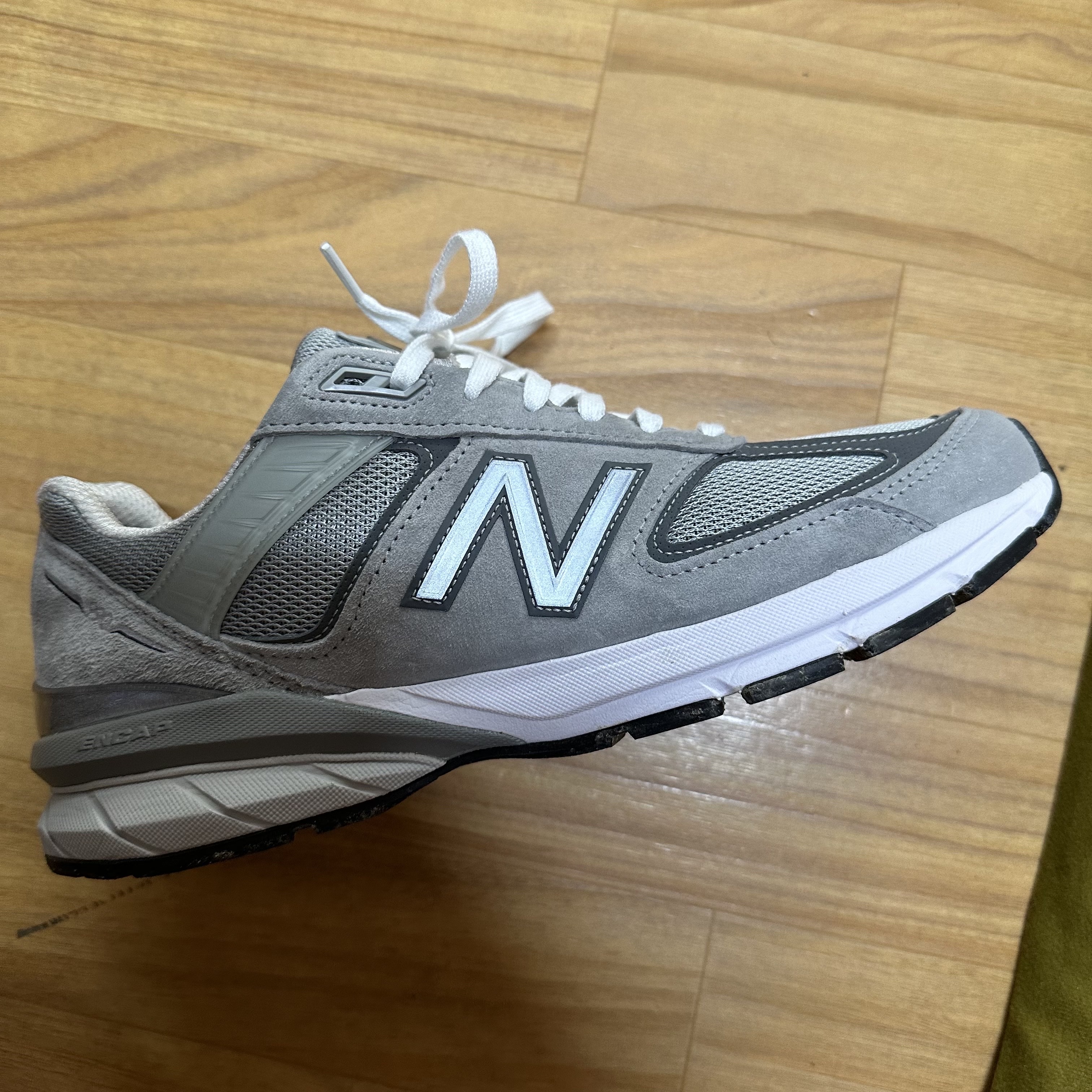 New Balance 990v5 Made in USA Grey - D Standard 착용 스타일