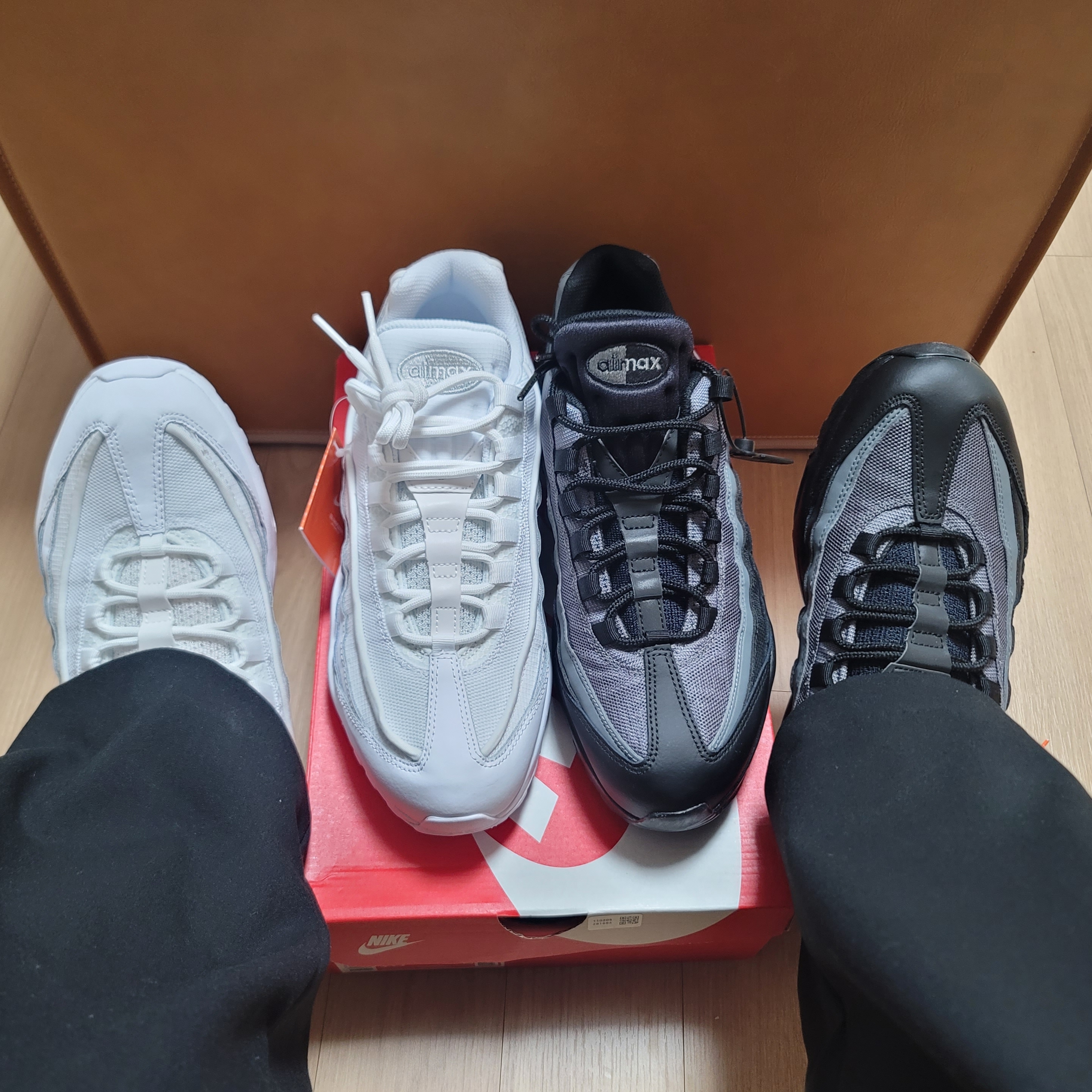 Nike Air Max 95 Essential Smoke Grey 착용 스타일