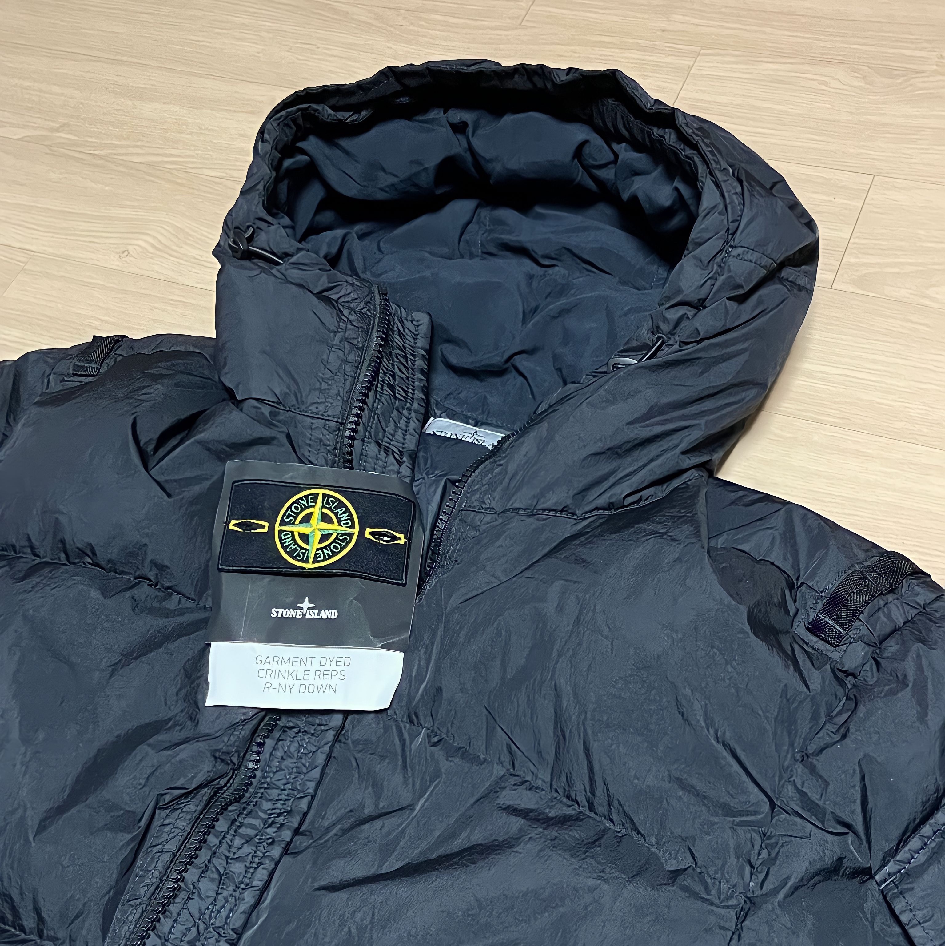 Stone Island 40223 Garment Dyed Crinkle Reps Down Jacket Black - 22FW, Asics Jog 100 2 Black 착용 스타일 - 2