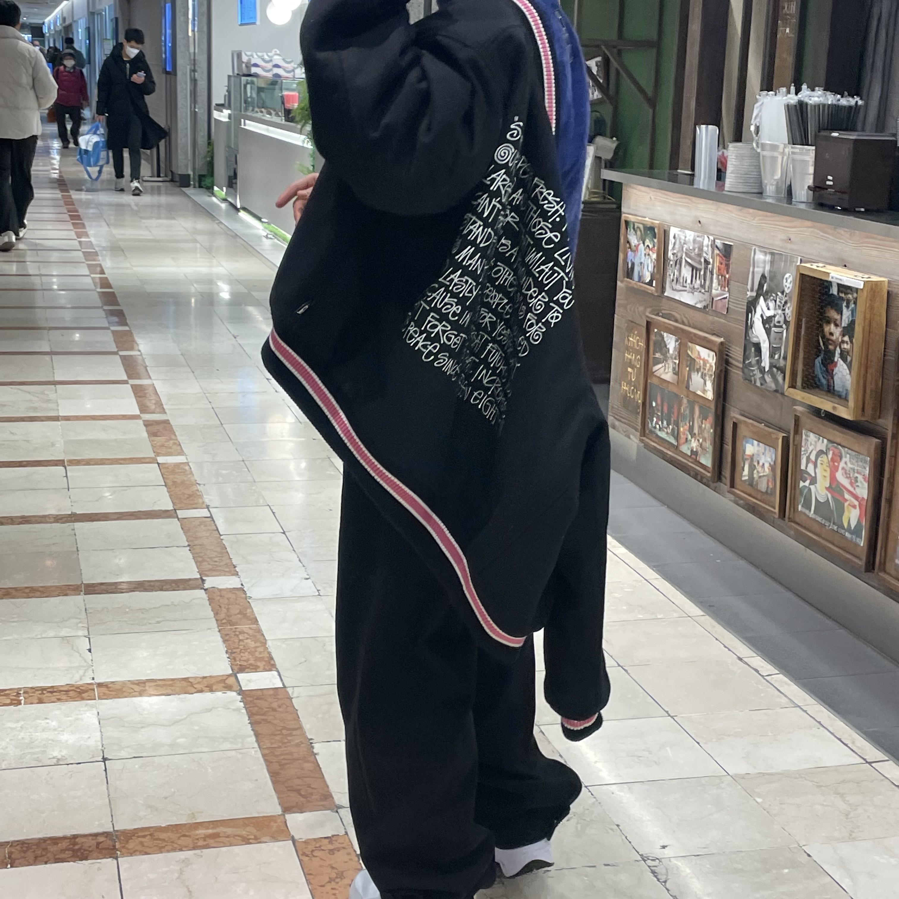 Stussy S Talk Melton Varsity Jacket Black, Nike x Comme des Garcons Homme Plus Air Max Sunder SP White 착용 스타일 - 2