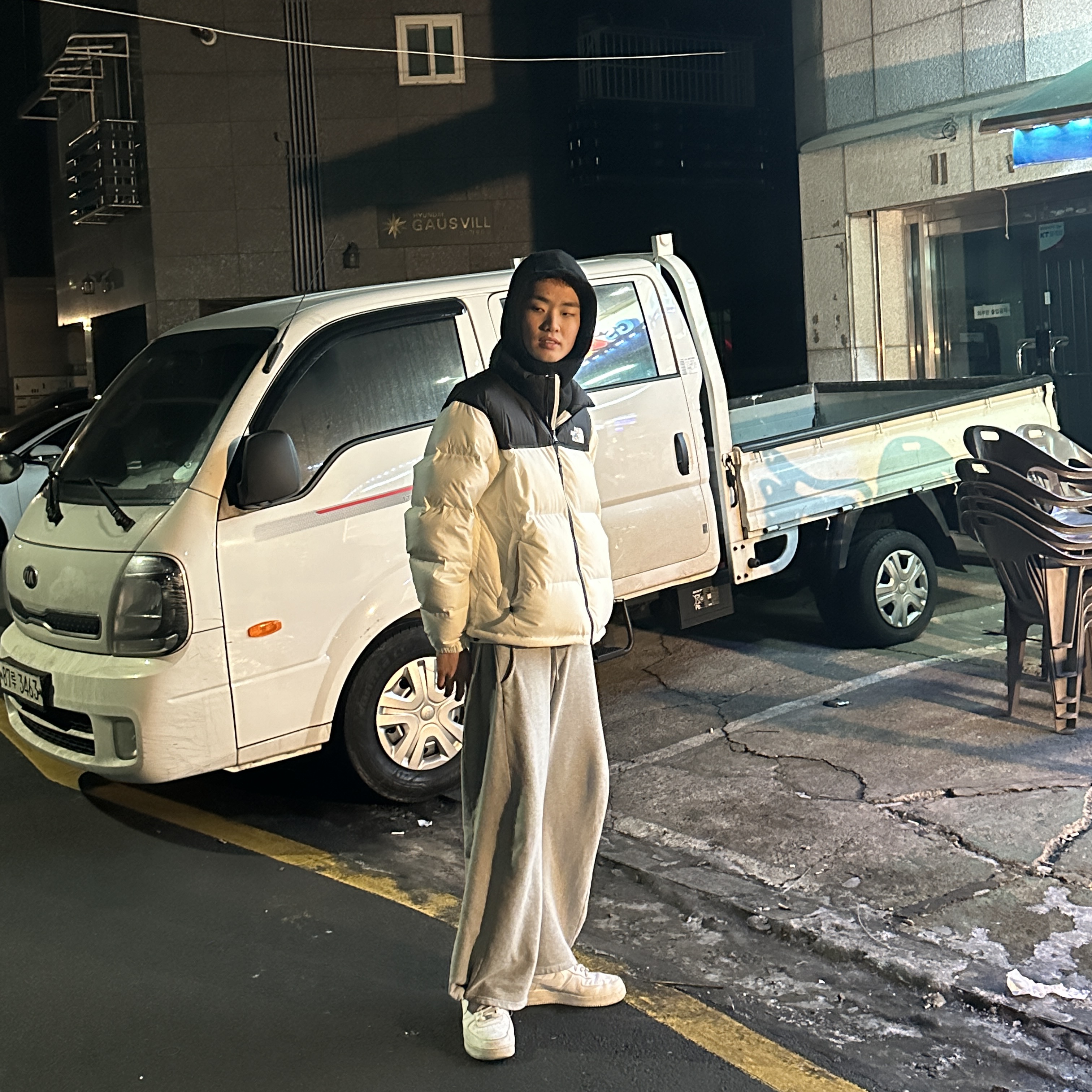 The North Face 1996 Eco Nuptse Jacket White, Nike Air Force 1 '07 Low White 착용 스타일 - 2