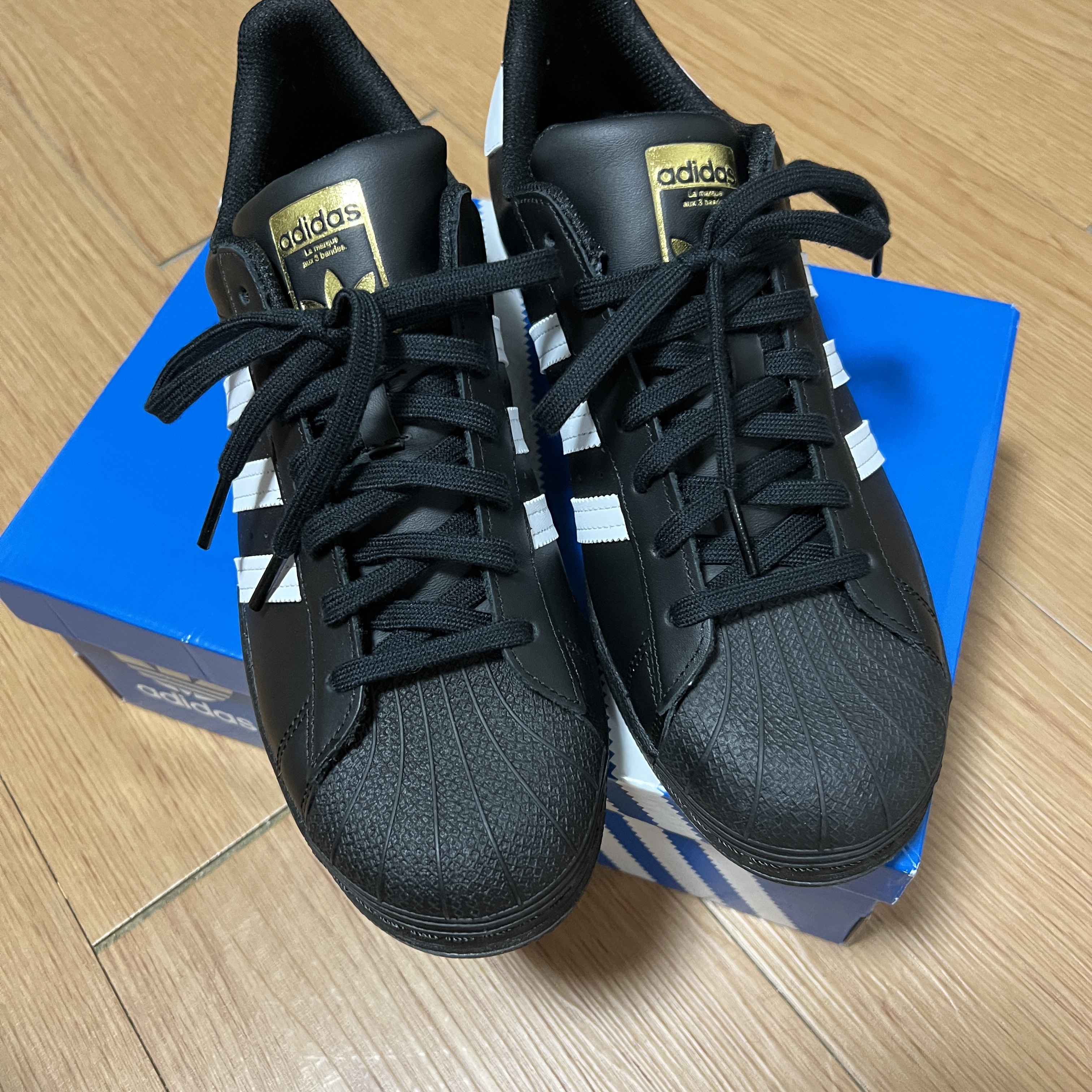Adidas Superstar Core Black White, Adidas Superstar 82 Black White 착용 스타일 - 4