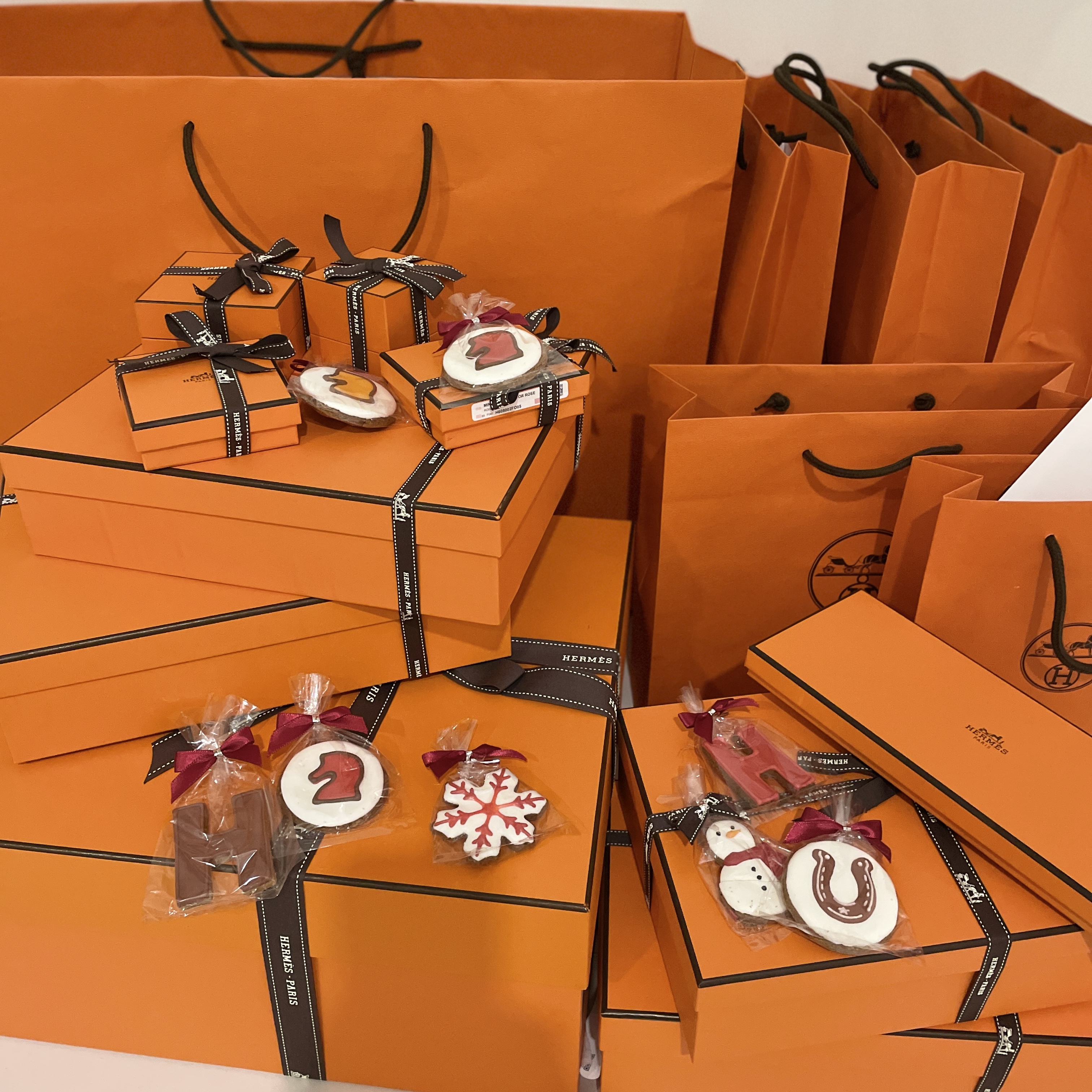 (W) Hermes Oran Sandal Calfskin & Gold Piqures Ecrues, (W) Hermes Oran Sandal Calfskin & Blanc Piqures Havane 착용 스타일