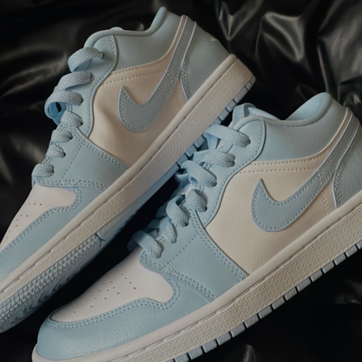 (W) Jordan 1 Low White Ice Blue 착용 스타일 - 1