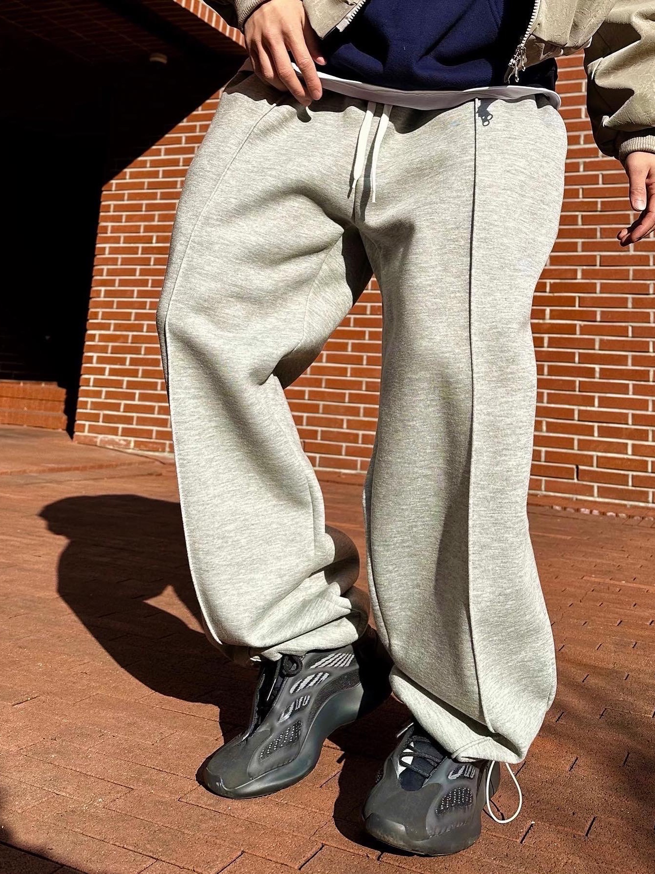 Adidas Yeezy 700 V3 Alvah 착용 스타일 - 5