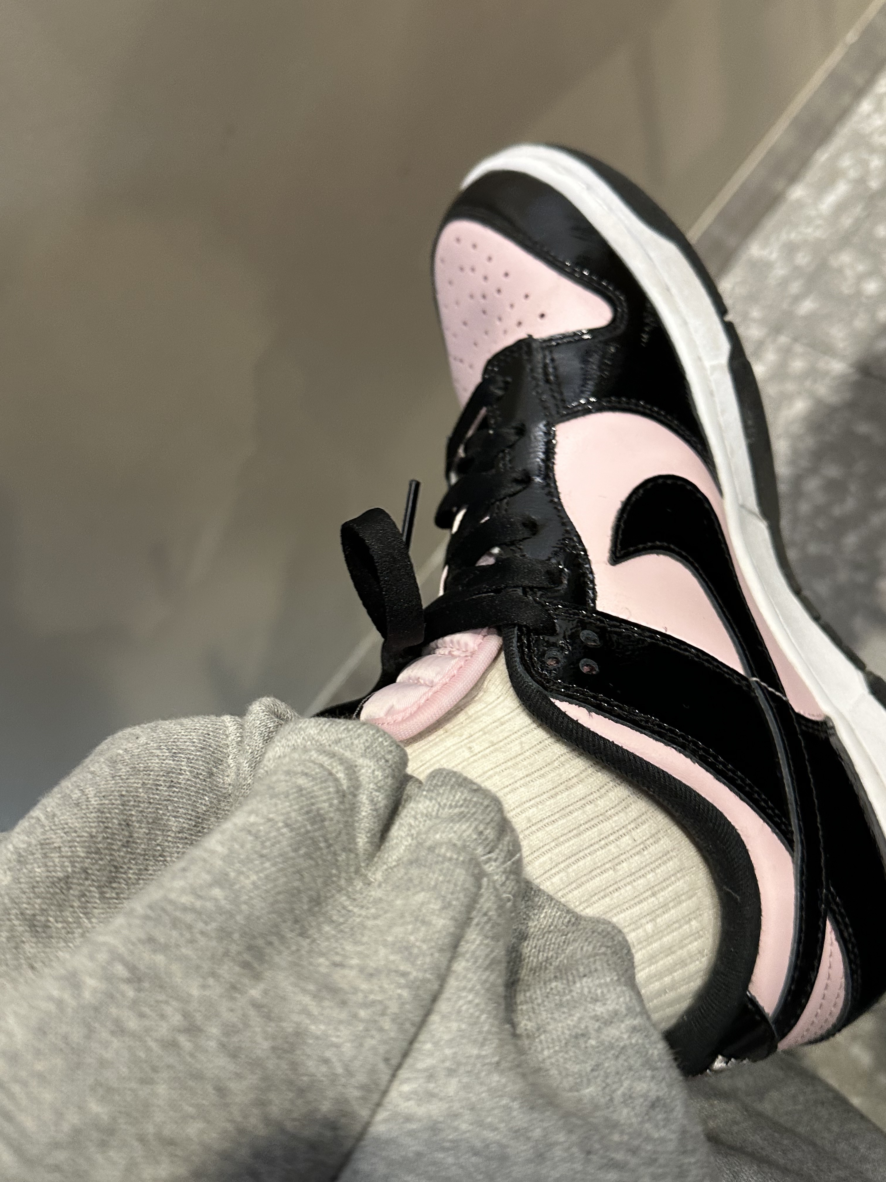 (W) Nike Dunk Low Essential Pink Foam Black 착용 스타일 - 2