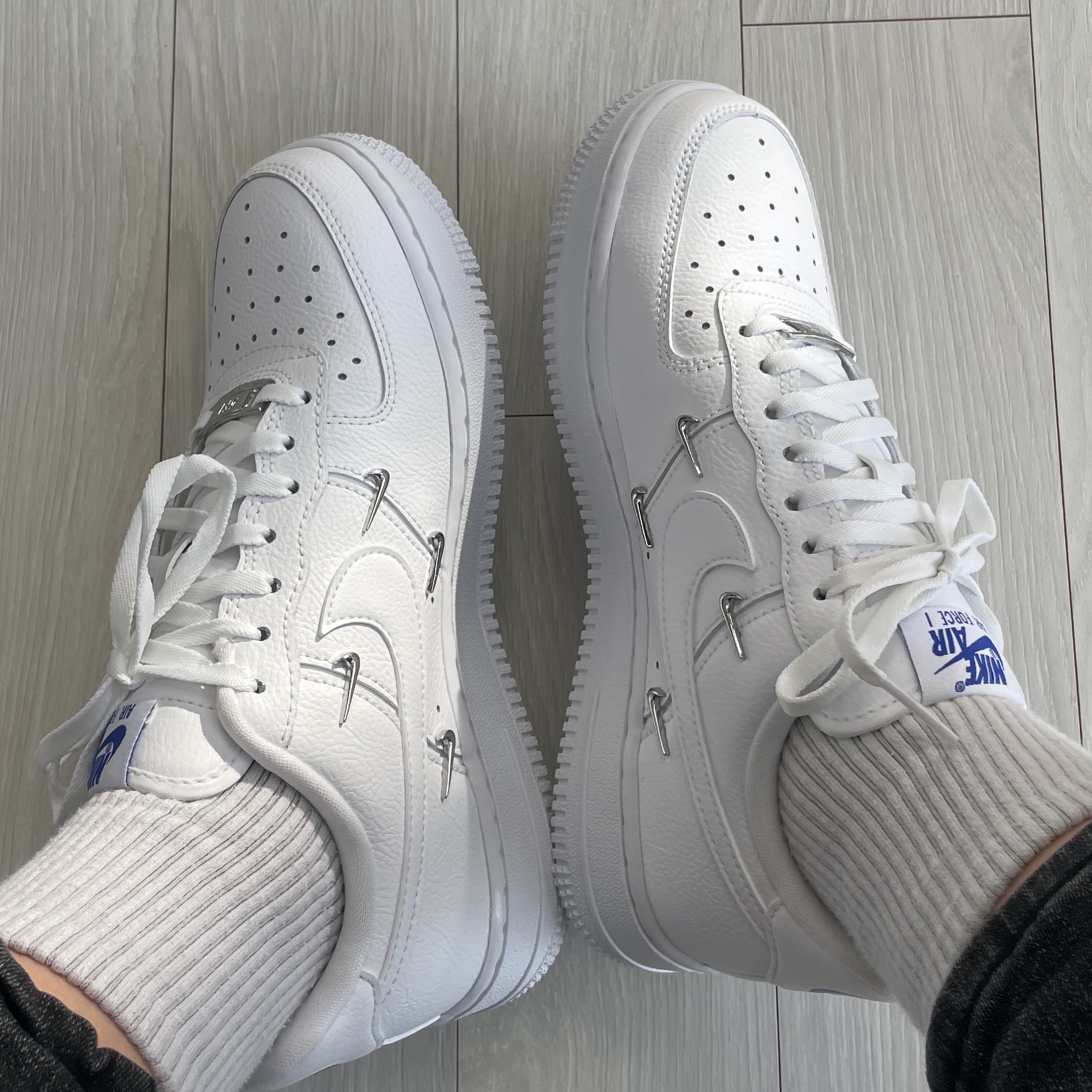 (W) Nike Air Force 1 Low '07 LX Chrome Luxe 착용 스타일
