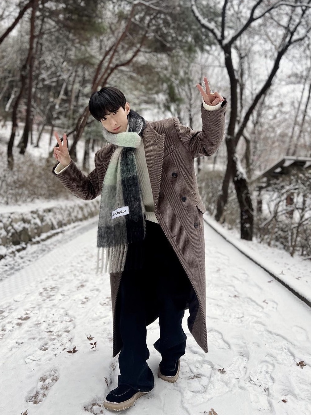 Acne Studios Mohair Check Muffler Grey Green Black 착용 스타일 - 2