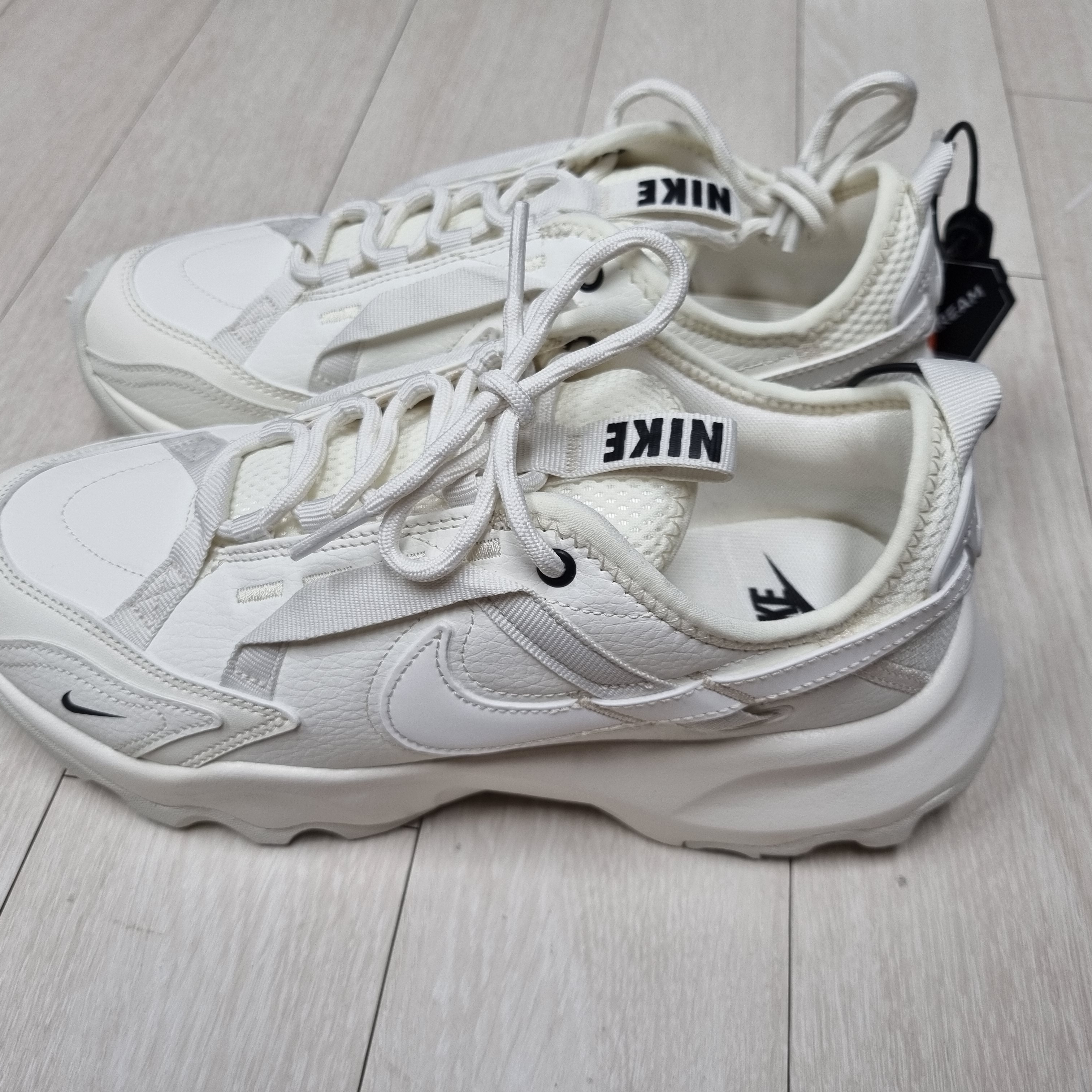 (W) Nike TC 7900 Summit White 착용 스타일 - 4