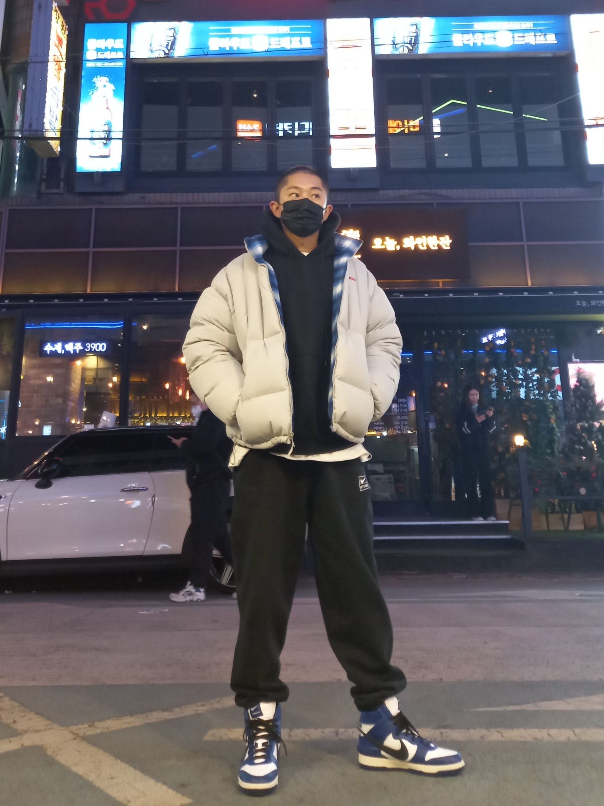 Supreme Flannel Reversible Puffer Jacket Grey - 22FW, Nike x Stussy NRG RA Washed Pullover Hoodie Black (DN4028-010) 착용 스타일 - 1