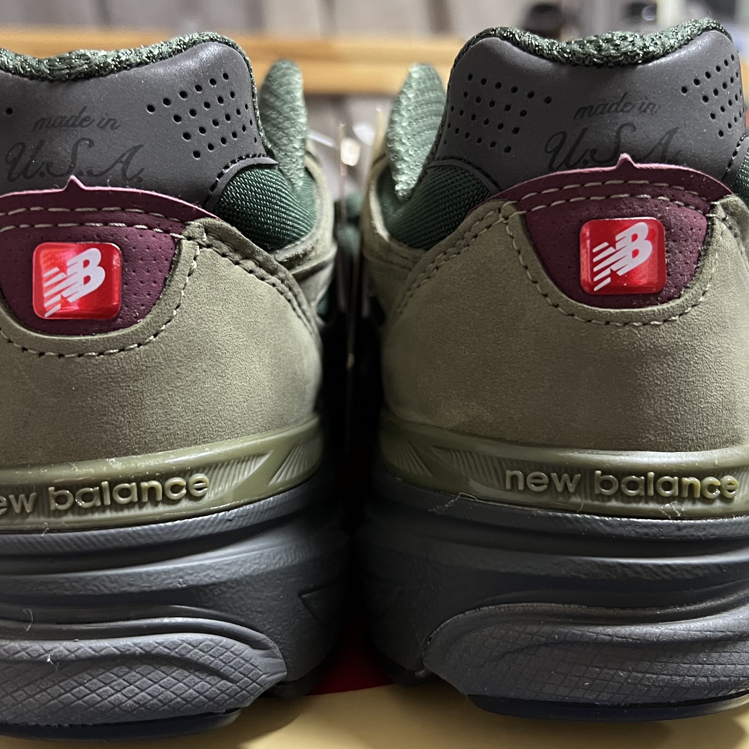 New Balance 990v3 Made in USA Green Purple 착용 스타일 - 3