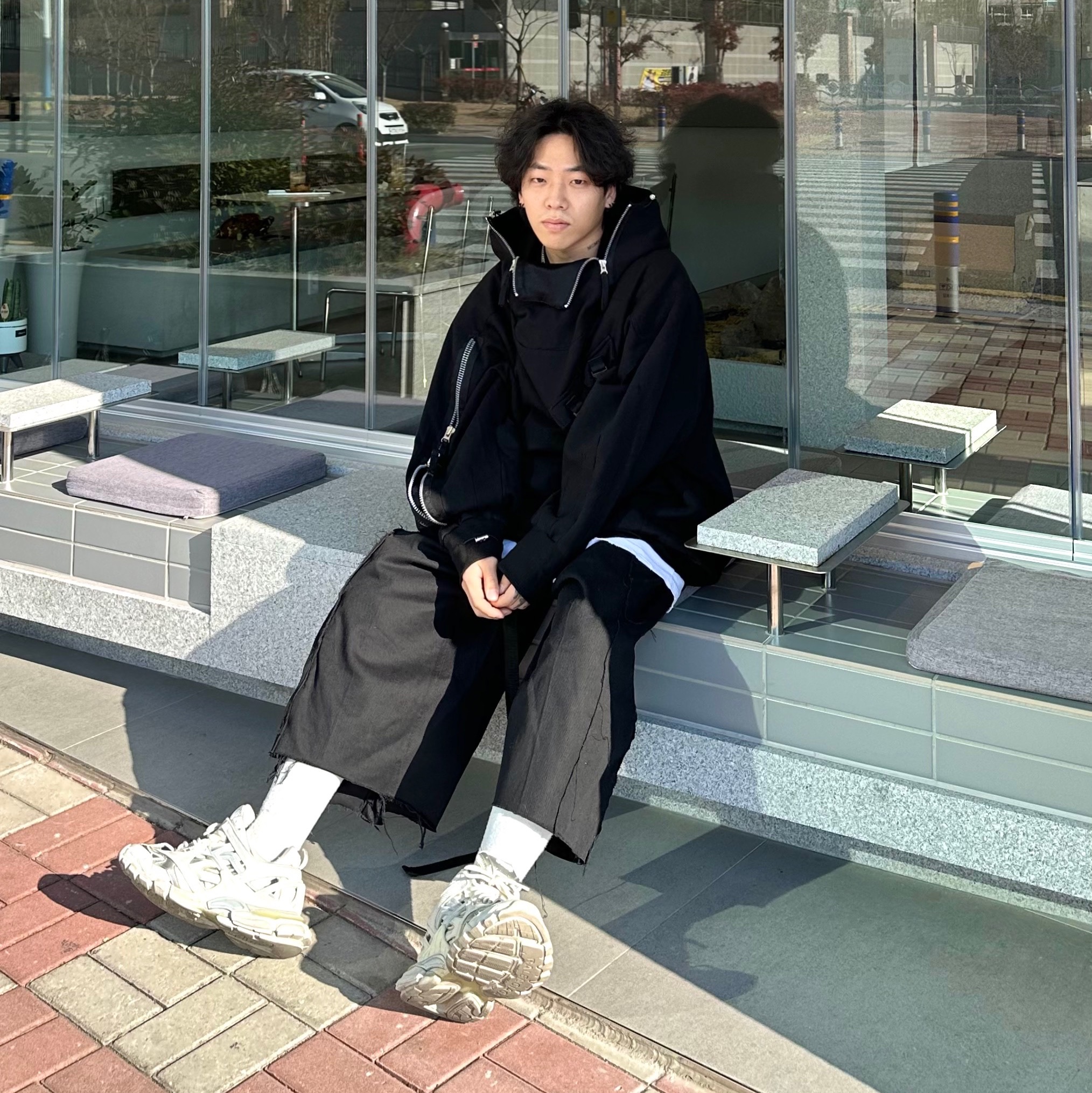 Balenciaga Track.2 Sneakers White Grey 착용 스타일