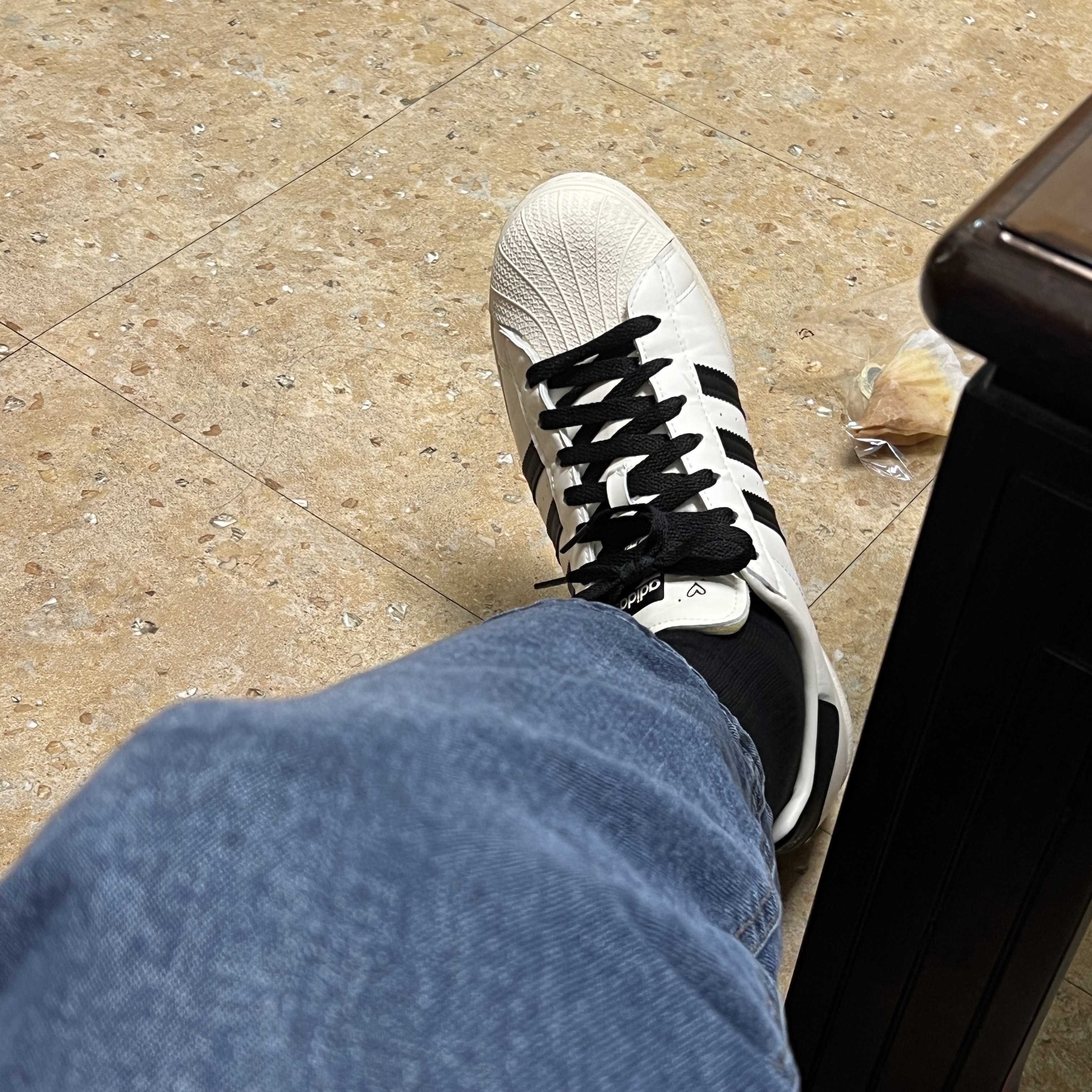 Adidas x Andre Saraiva Superstar Cream White Core Black 착용 스타일