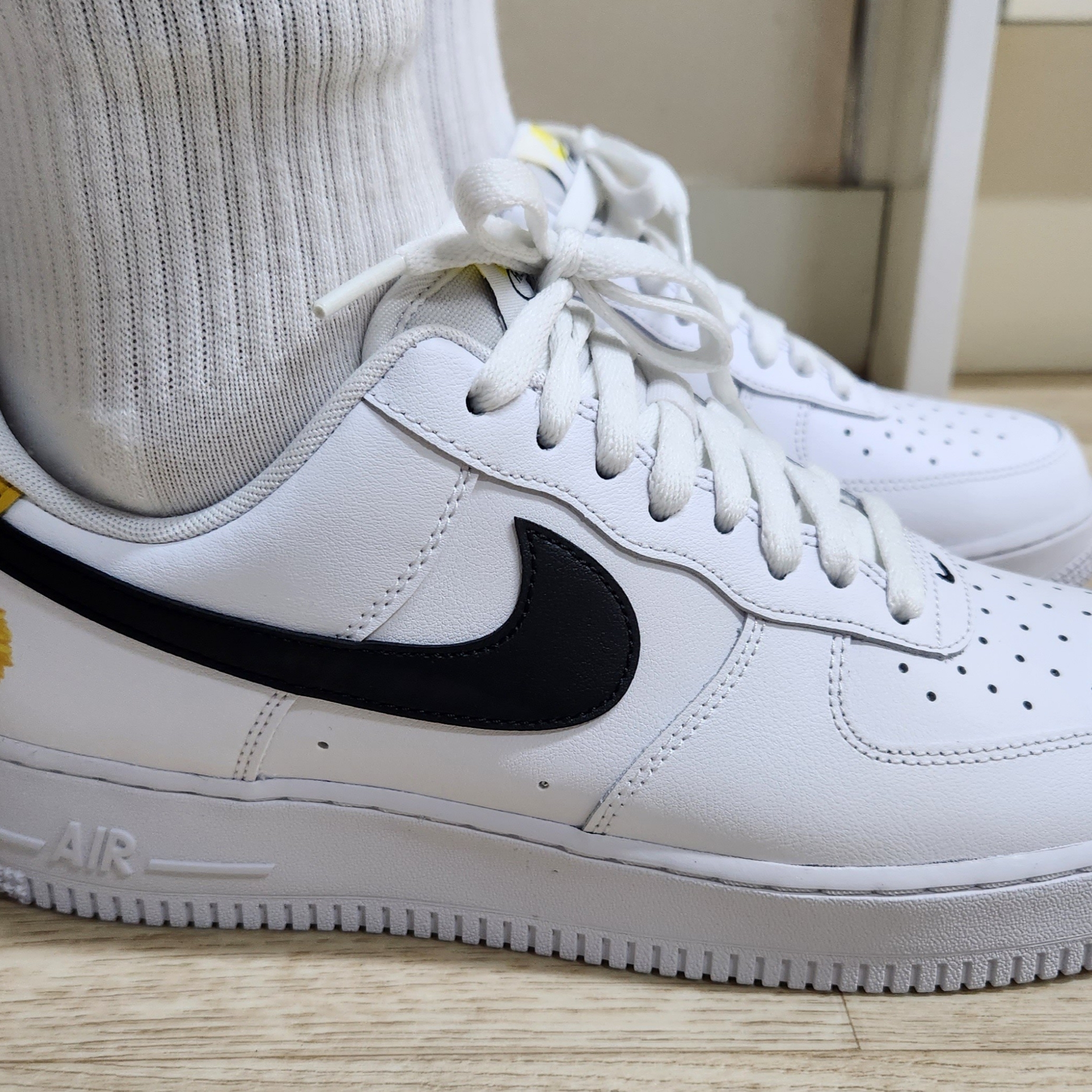 Nike Air Force 1 '07 LV8 2 Have a Nike Day 착용 스타일 - 2