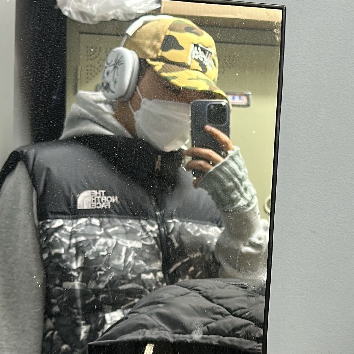 Stussy x BAPE Trucker Cap Yellow, Apple AirPods Max Lightning Silver (Korean Ver.) 착용 스타일