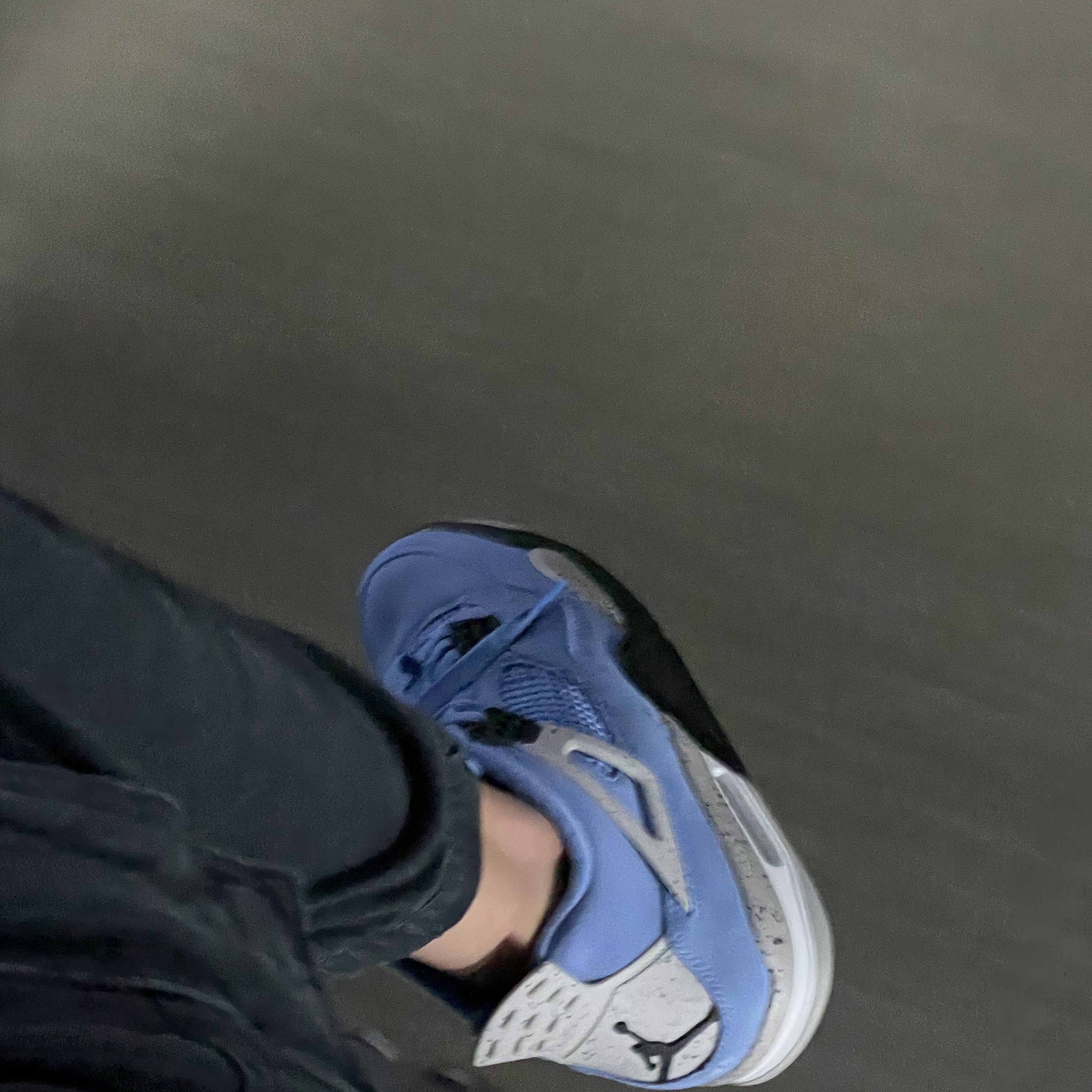 Jordan 4 Retro University Blue 착용 스타일 - 2