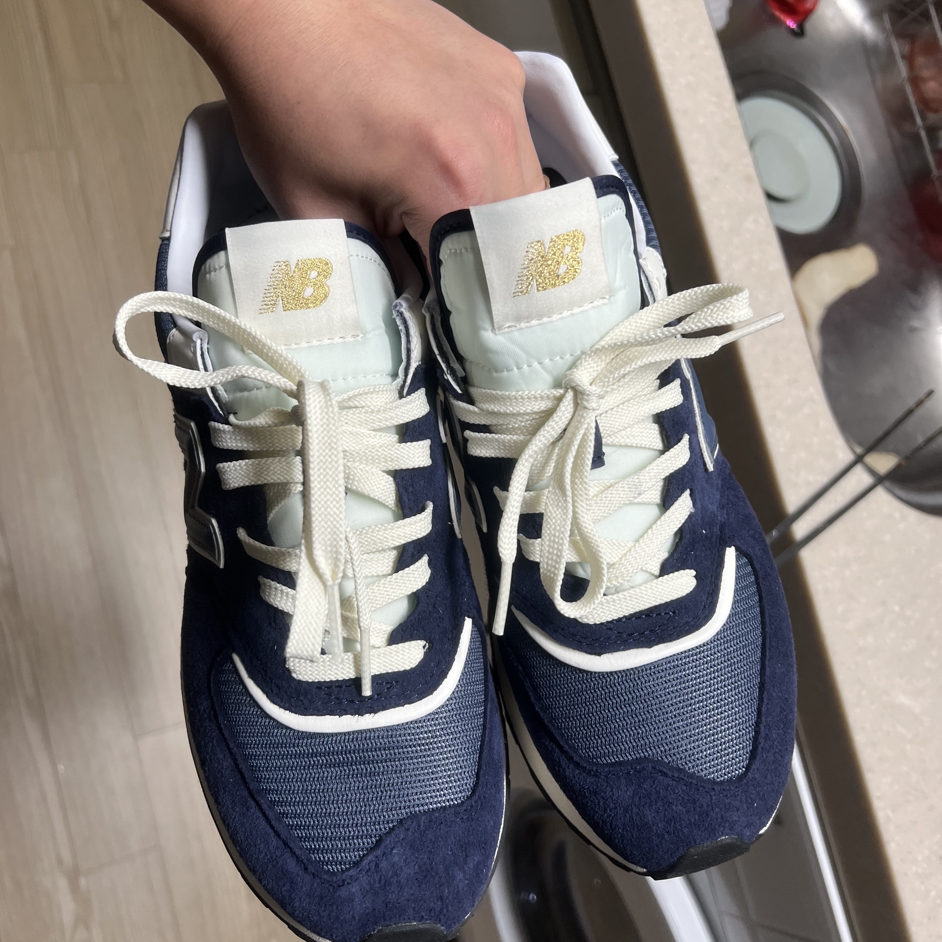 New Balance 574 Legacy Navy 착용 스타일 - 2
