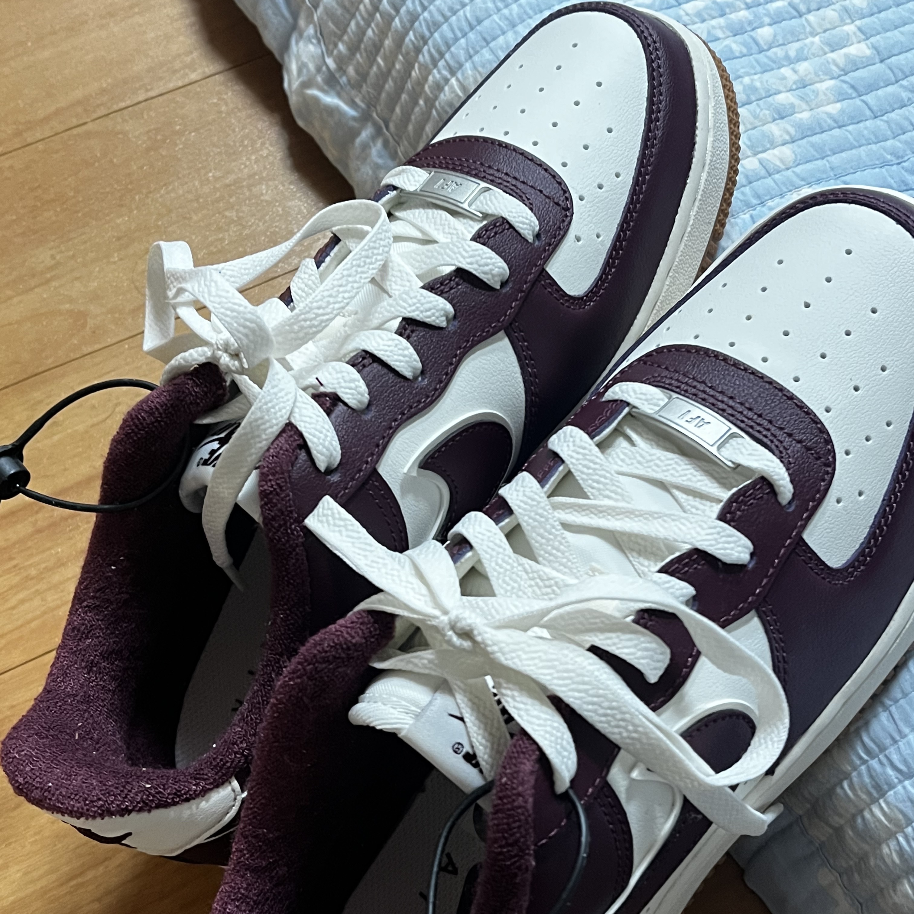 (GS) Nike Air Force 1 LV8 3 Night Maroon 착용 스타일 - 1
