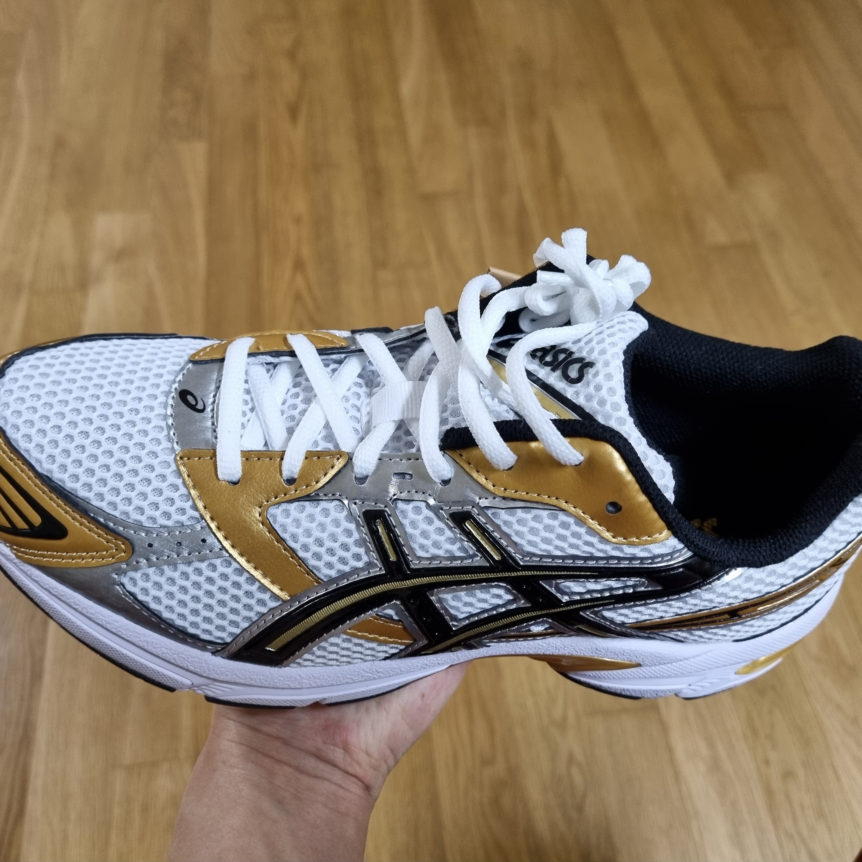 Asics Gel-1130 White Pure Gold 착용 스타일 - 3