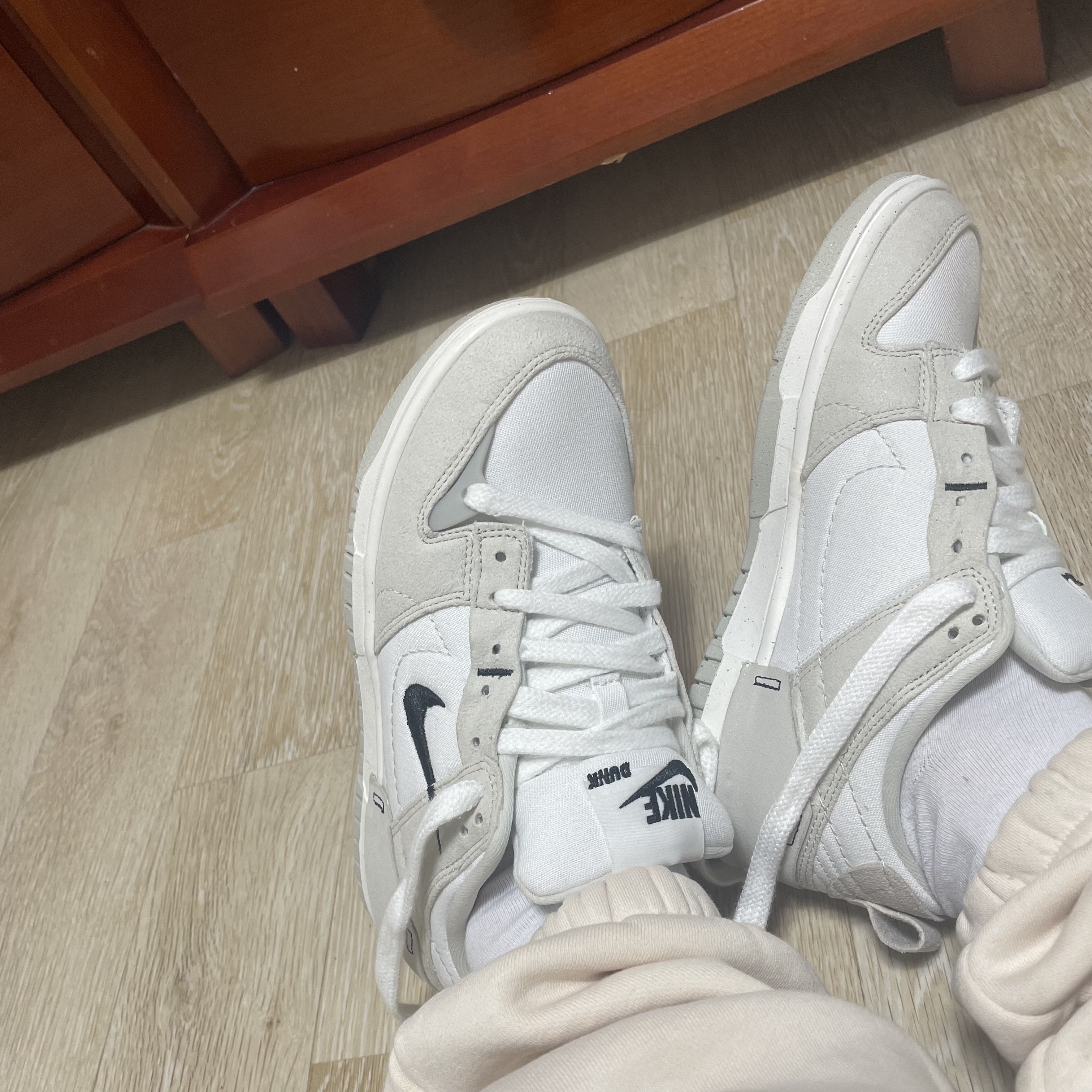 (W) Nike Dunk Low Disrupt 2 White Light Bone 착용 스타일 - 2