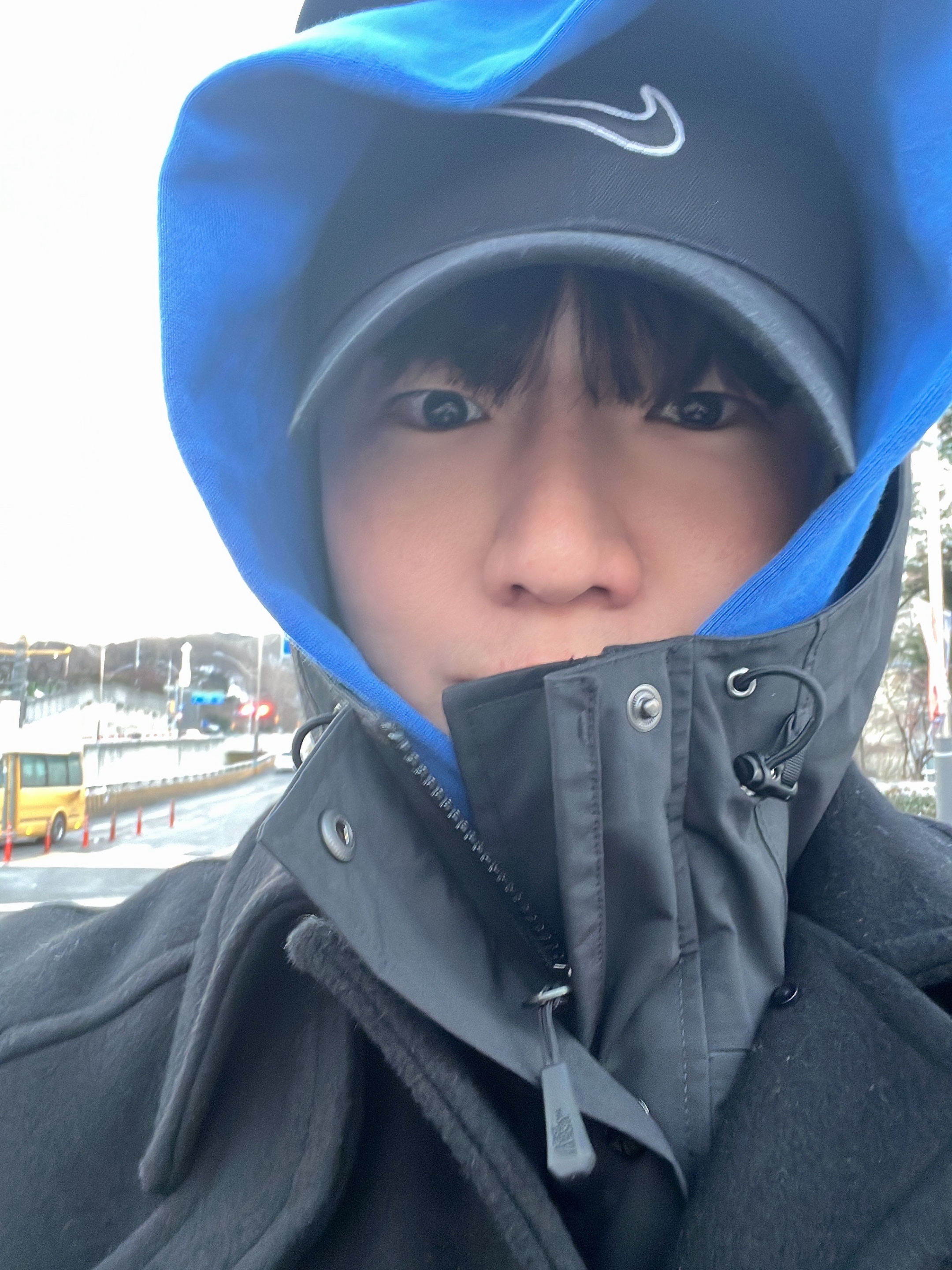 Yeezy Gap Hoodie Blue, Supreme x The North Face RTG Jacket + Vest Black - 20SS 착용 스타일