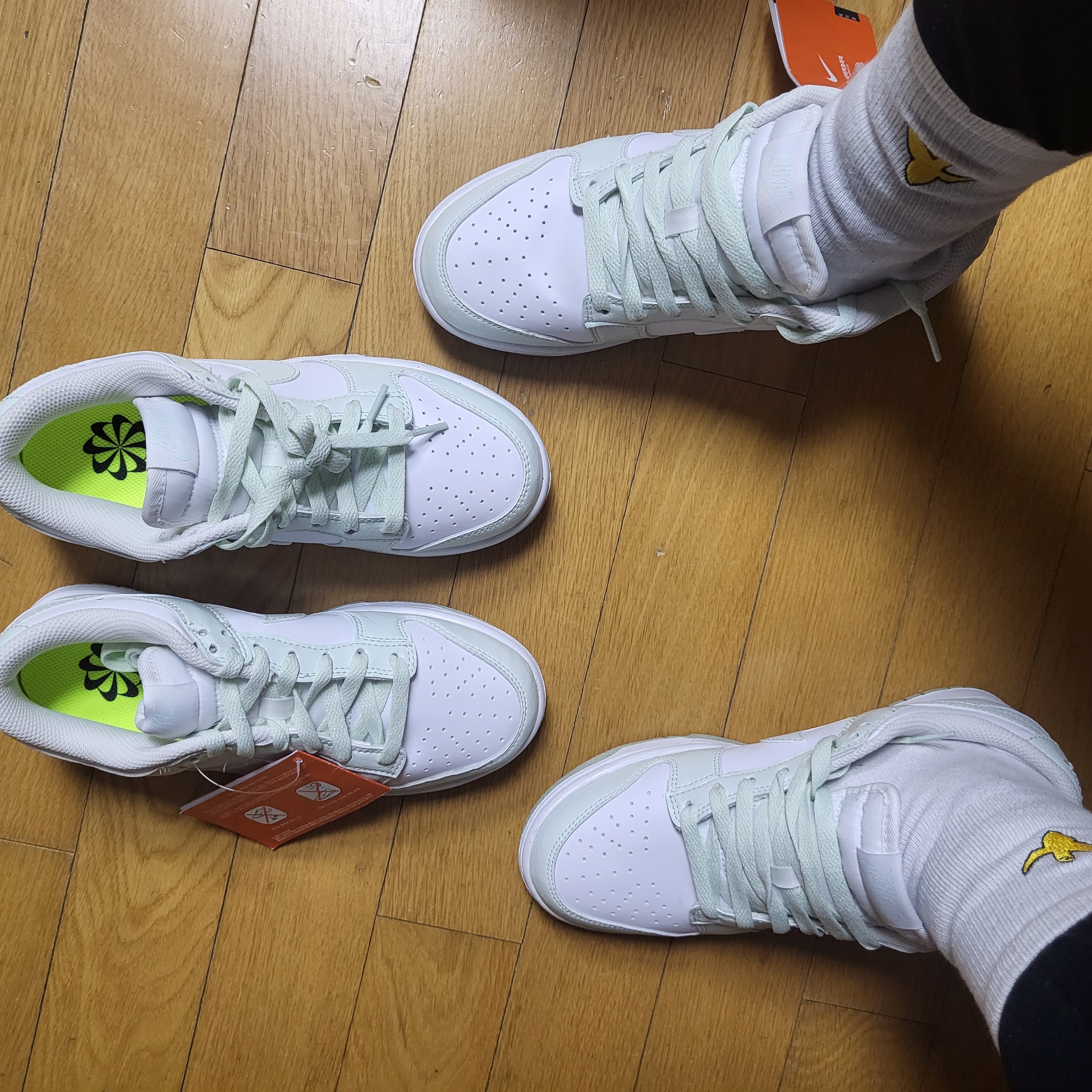 (W) Nike Dunk Low Next Nature Barely Green and White 착용 스타일