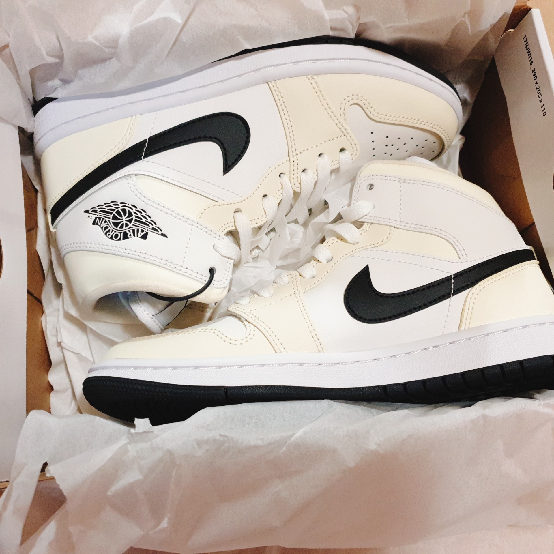 (W) Jordan 1 Mid Coconut Milk 착용 스타일 - 1