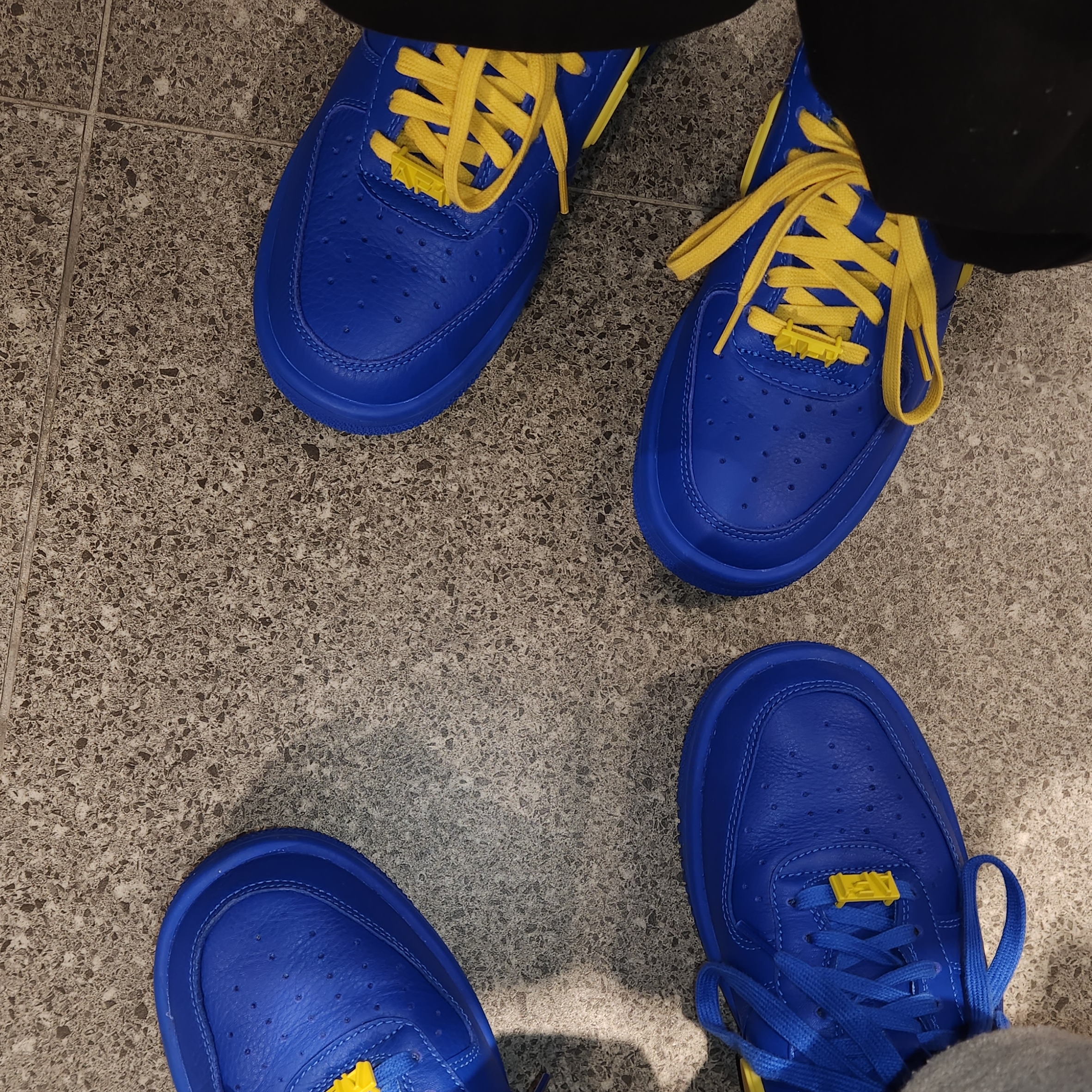 Nike x Ambush Air Force 1 Low SP Game Royal and Vivid Sulfur 착용 스타일