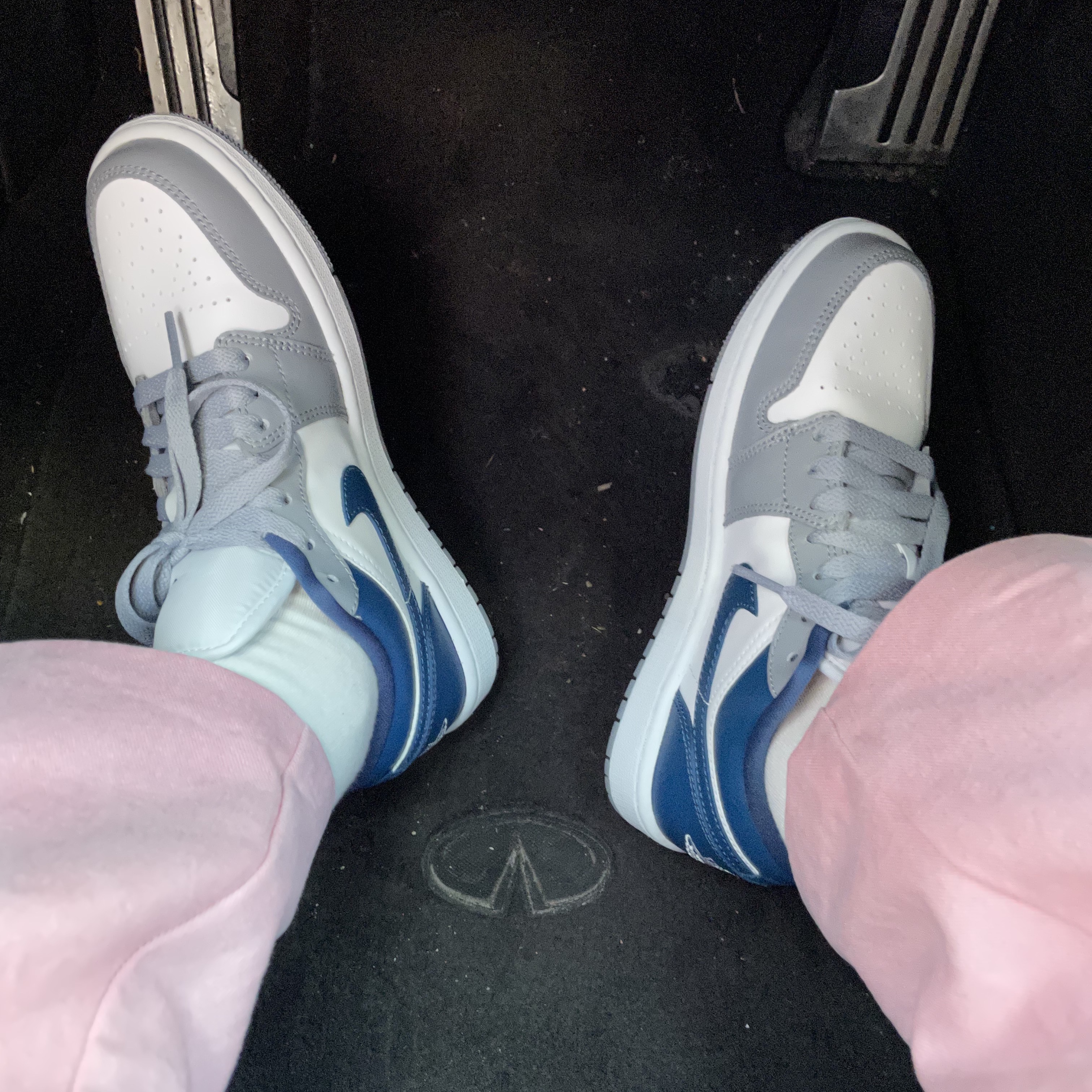 (W) Jordan 1 Low White Grey Blue 착용 스타일 - 2