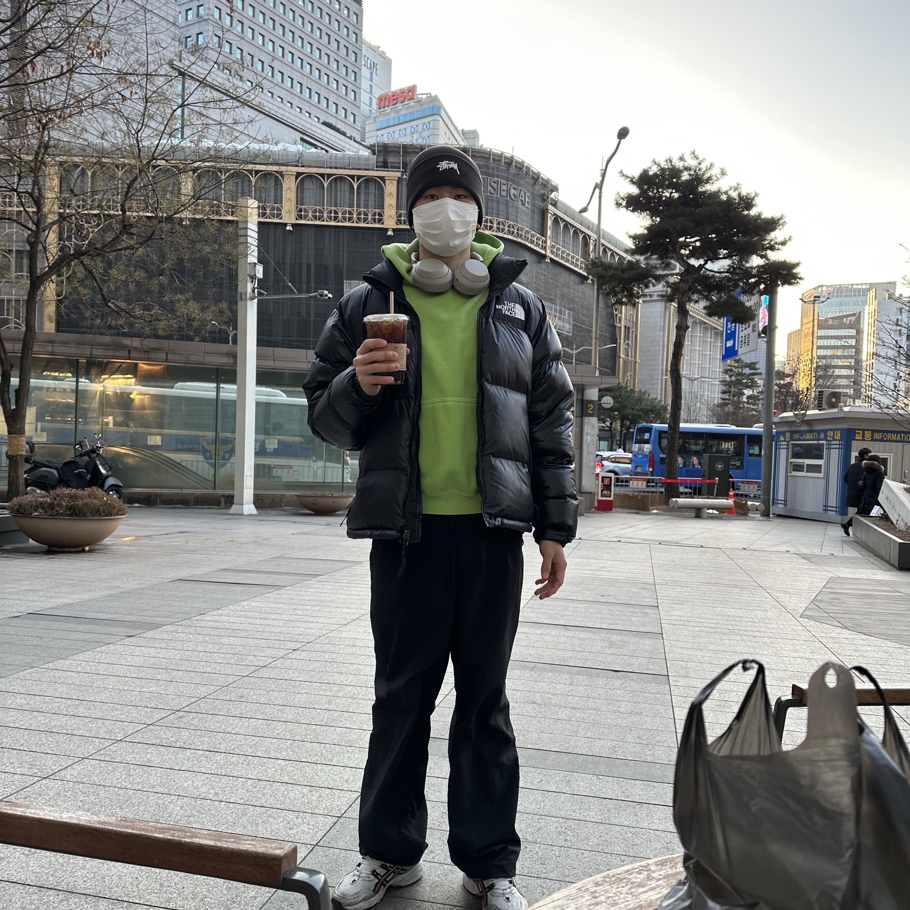 Nike x Stussy NRG Cuffed Beanie Black, The North Face Nuptse Hybrid Down Ball Jacket Black 착용 스타일
