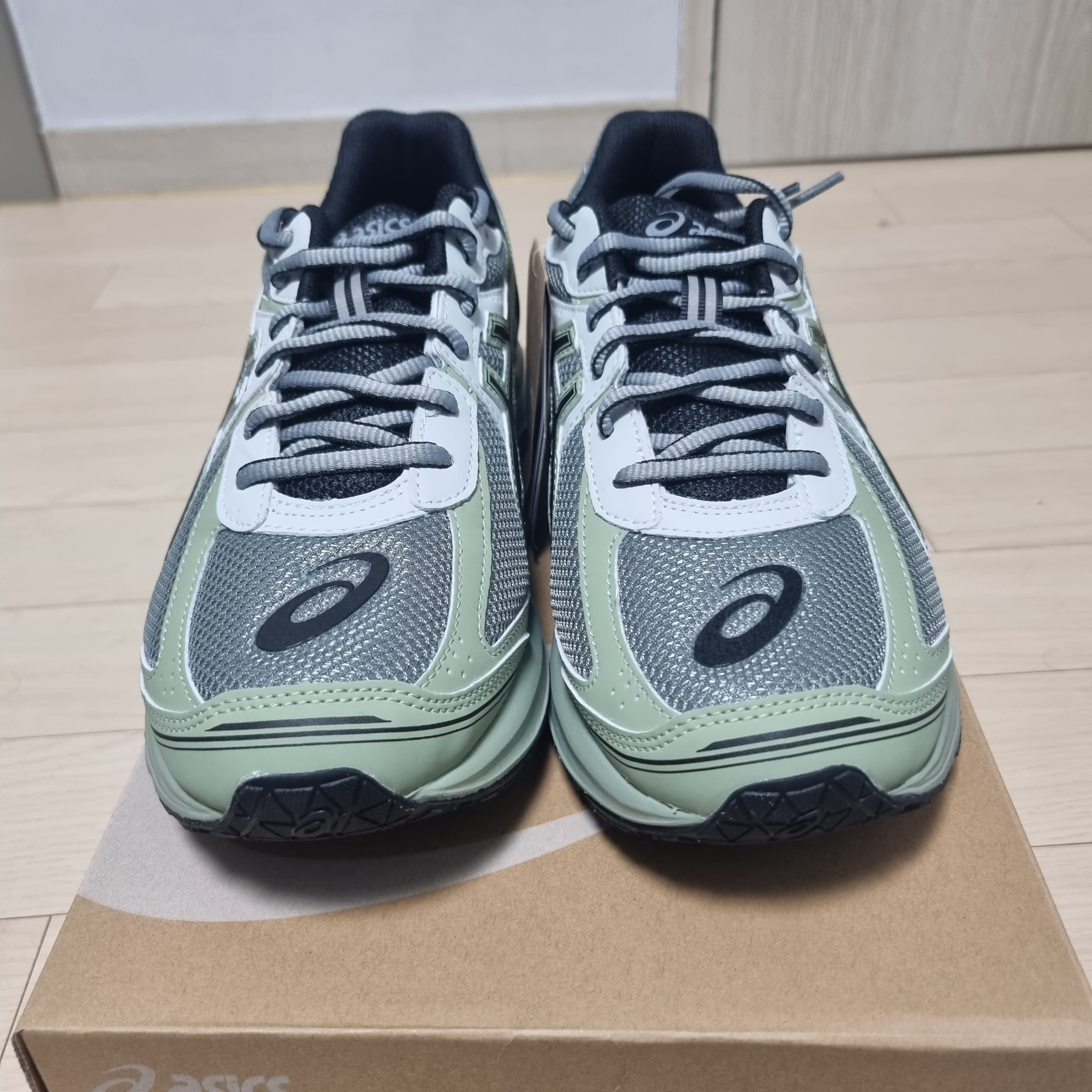 Asics Jog 100 S Sheet Rock - 2E Wide 착용 스타일 - 2