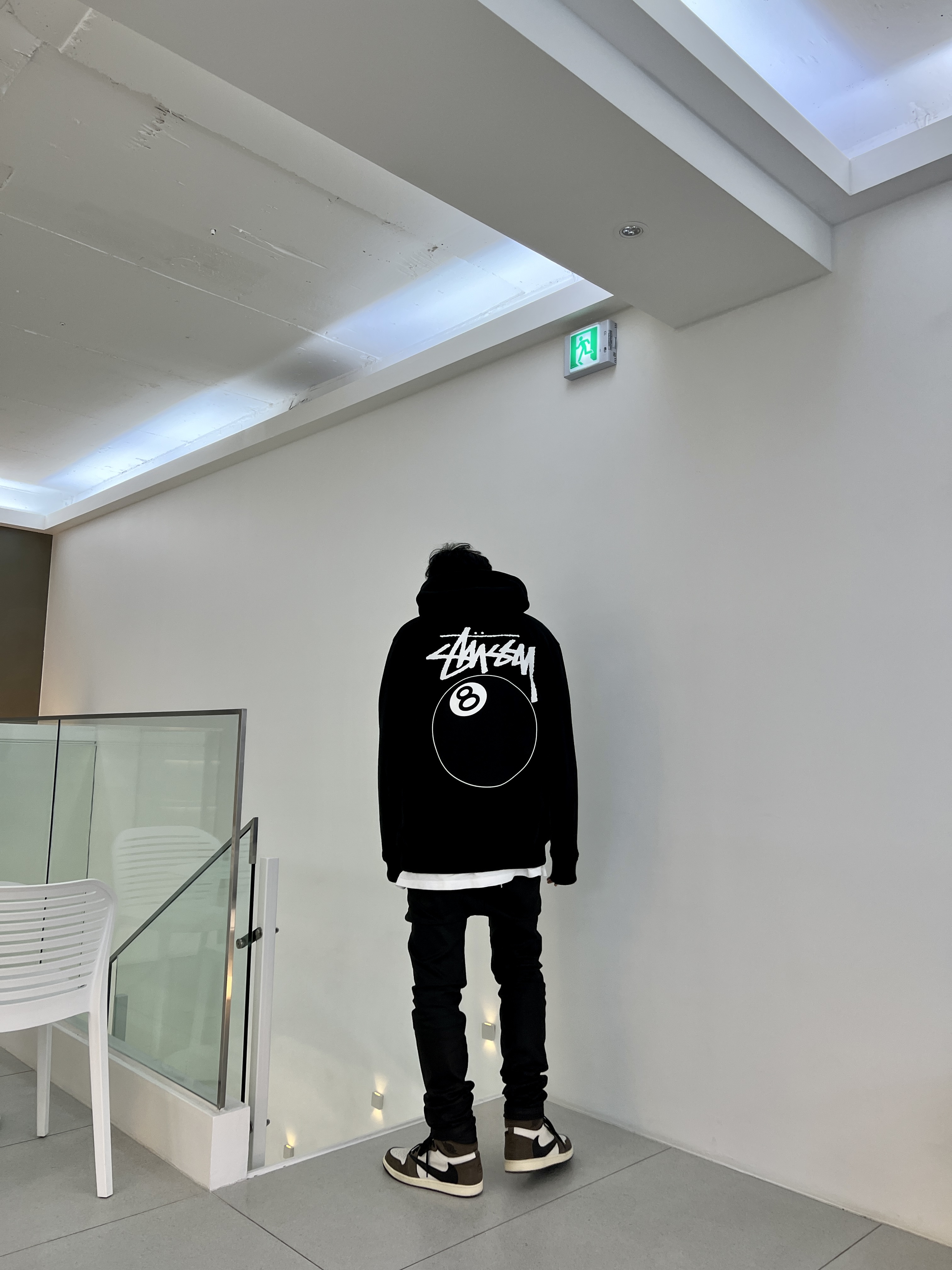 Stussy 8 Ball Hoodie Black - 21FW, Jordan 1 x Travis Scott Retro High OG SP Mocha 착용 스타일 - 1
