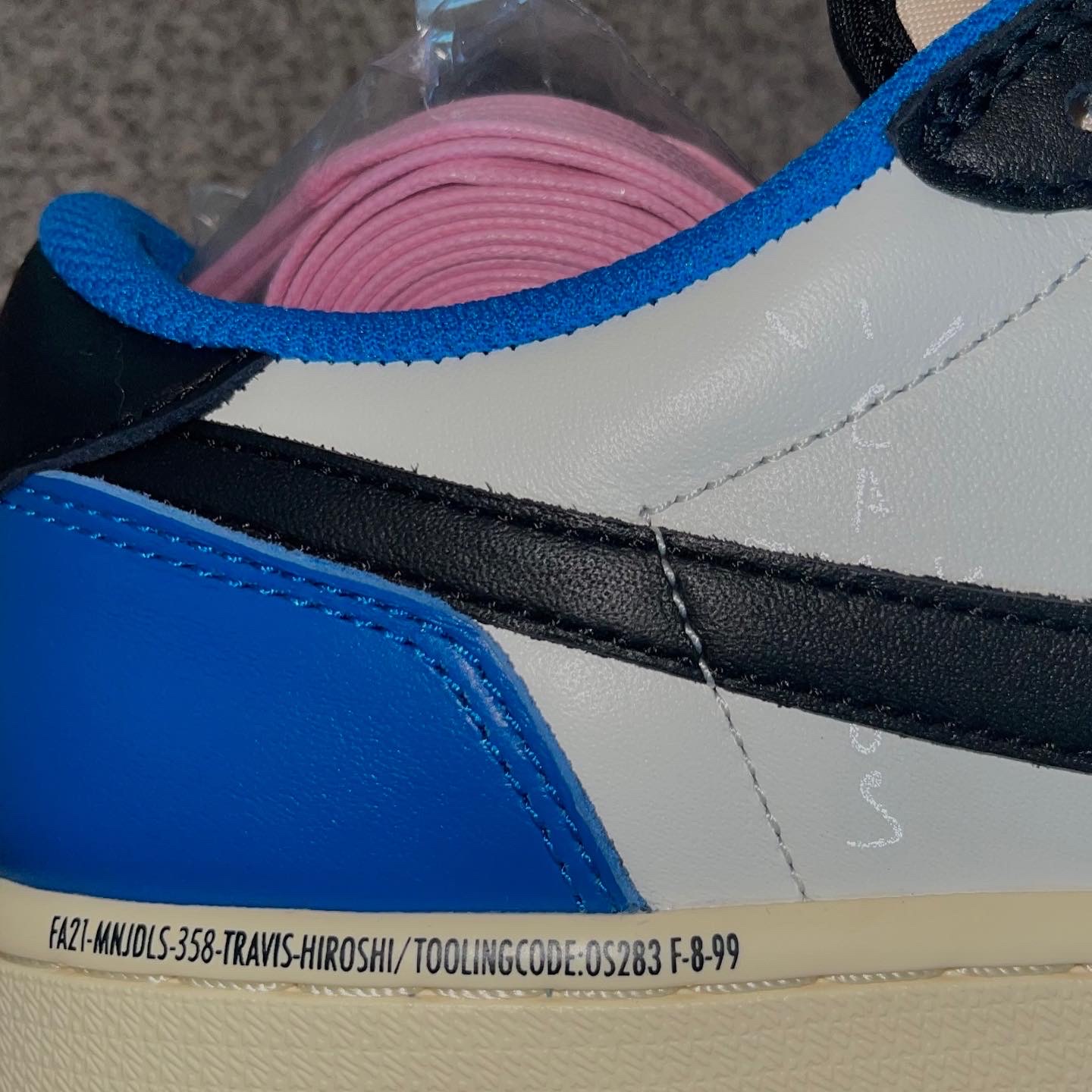 Jordan 1 x Travis Scott x Fragment Retro Low OG SP Military Blue 착용 스타일 - 5