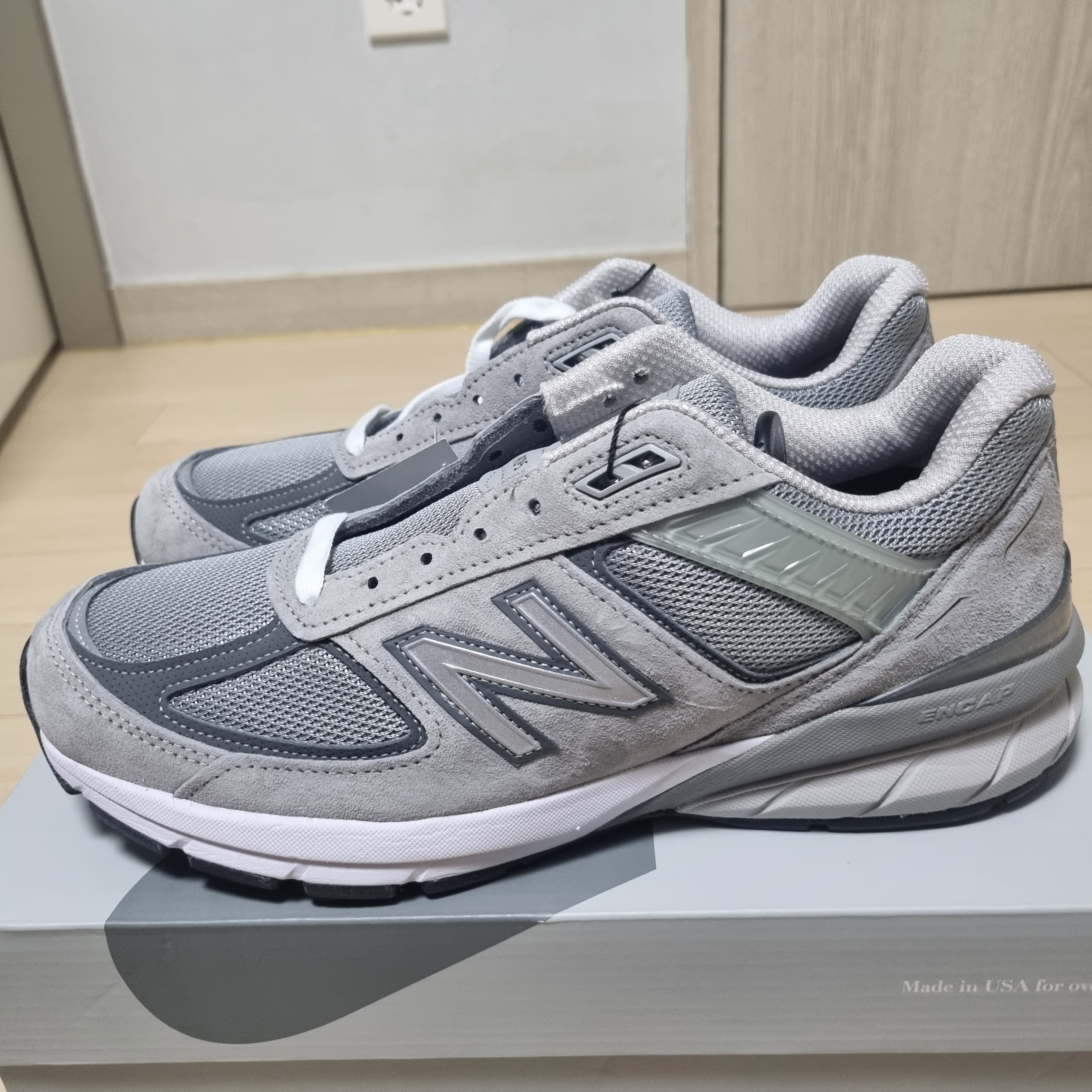 New Balance 990v5 Made in USA Grey - D Standard 착용 스타일 - 1