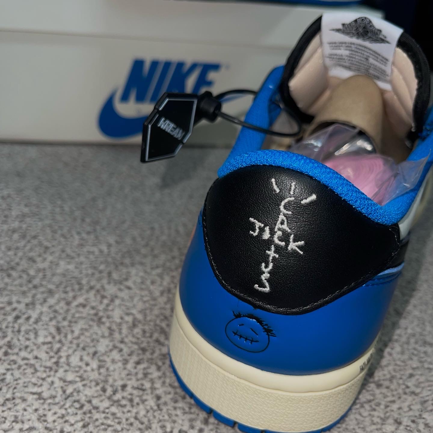 Jordan 1 x Travis Scott x Fragment Retro Low OG SP Military Blue 착용 스타일 - 2