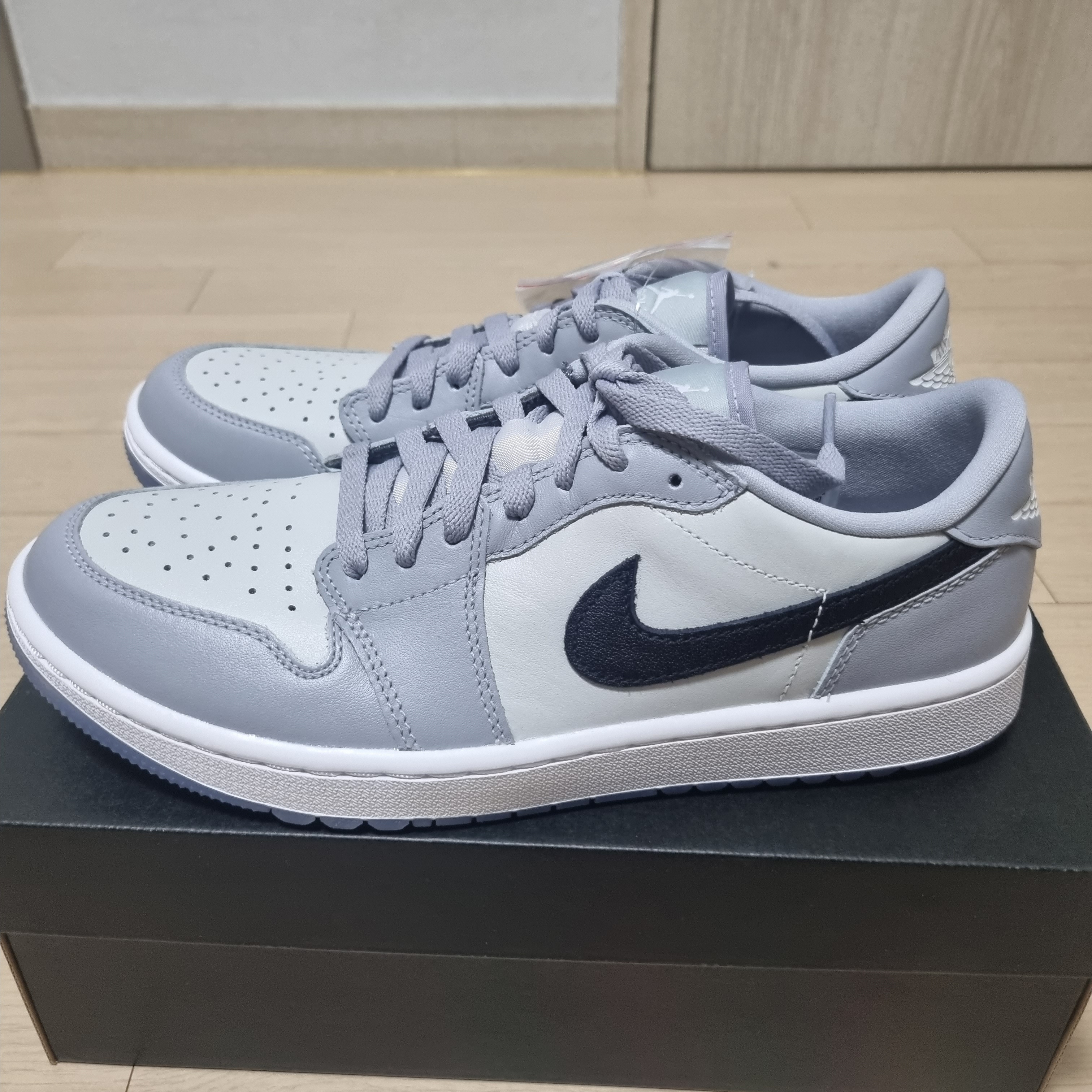Jordan 1 Low Golf Wolf Grey 착용 스타일 - 1