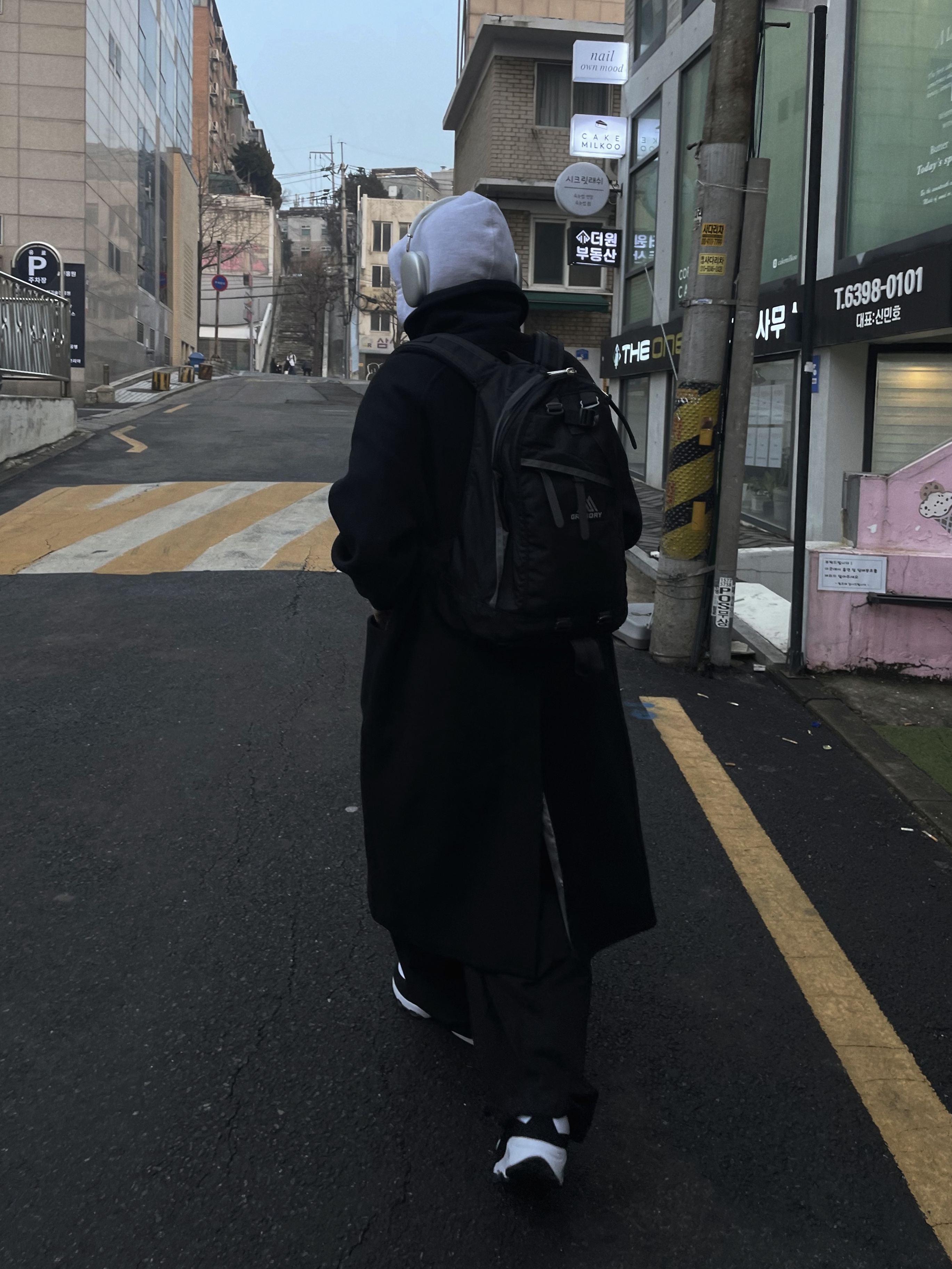 Nike x Comme des Garcons Homme Plus Air Max Sunder SP White Black, Undermycar Majanne Multi Button Oversized Wool Coat Black Oyster - 21FW 착용 스타일 - 3