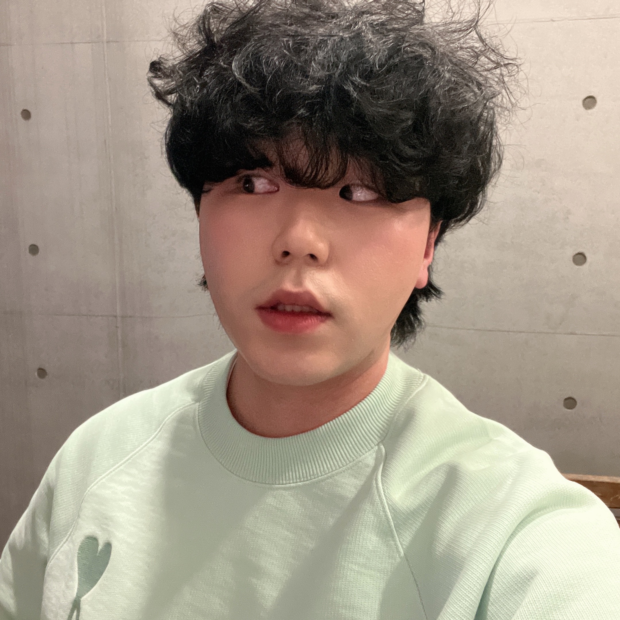 AMI de Coeur Tone-On-Tone Sweatshirt Aqua - 22SS 착용 스타일
